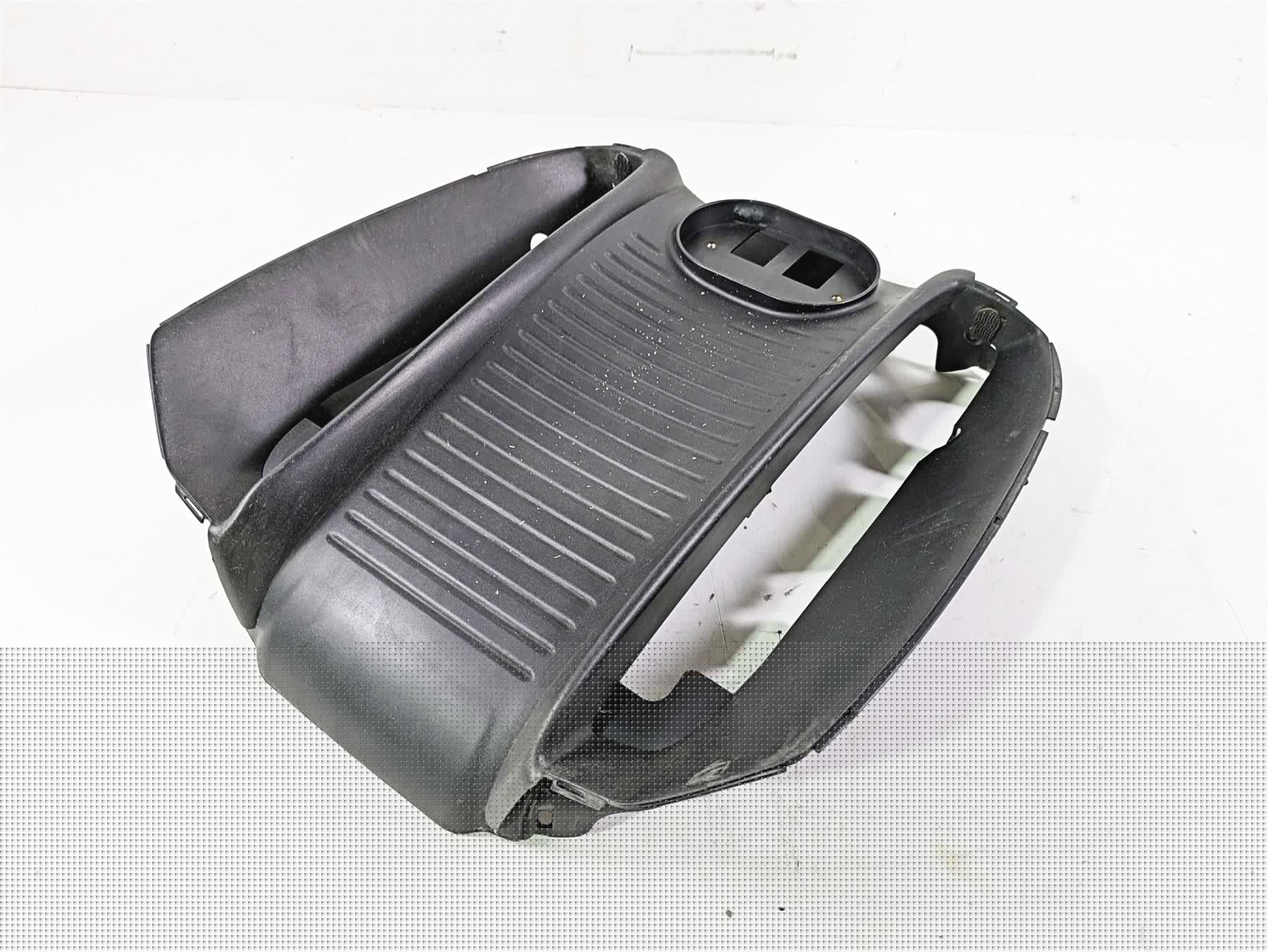 2013 Harley VRSCF Muscle Rod Radiator Center Cover Fairing 26826-09 {{ shop.shopifyCountryName }} - Mototech271