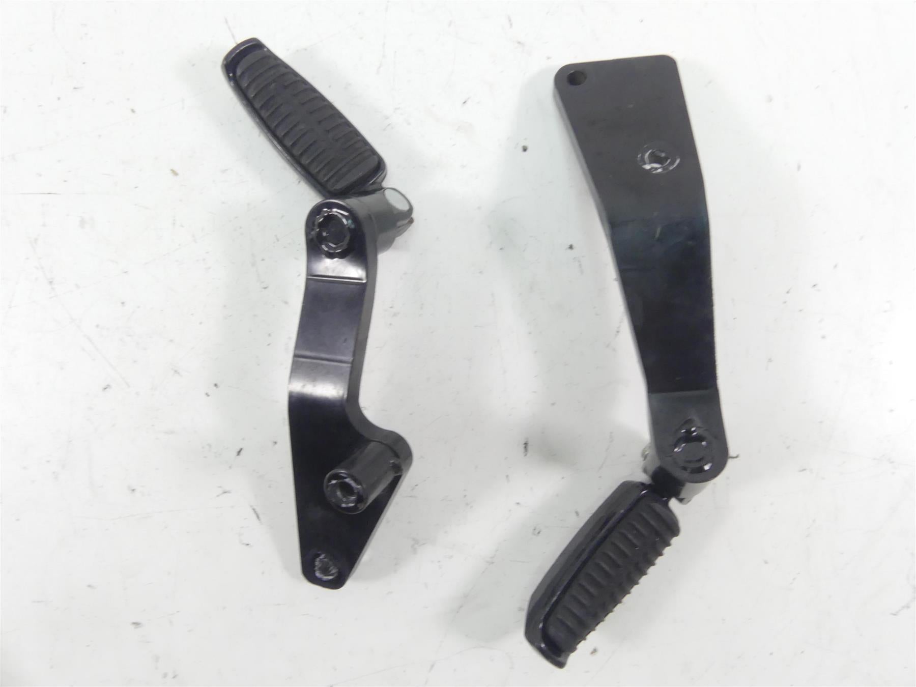 2012 Harley VRSCF Muscle Rod Rear Passenger Footpeg Set 50822-09 50826-09 {{ shop.shopifyCountryName }} - Mototech271