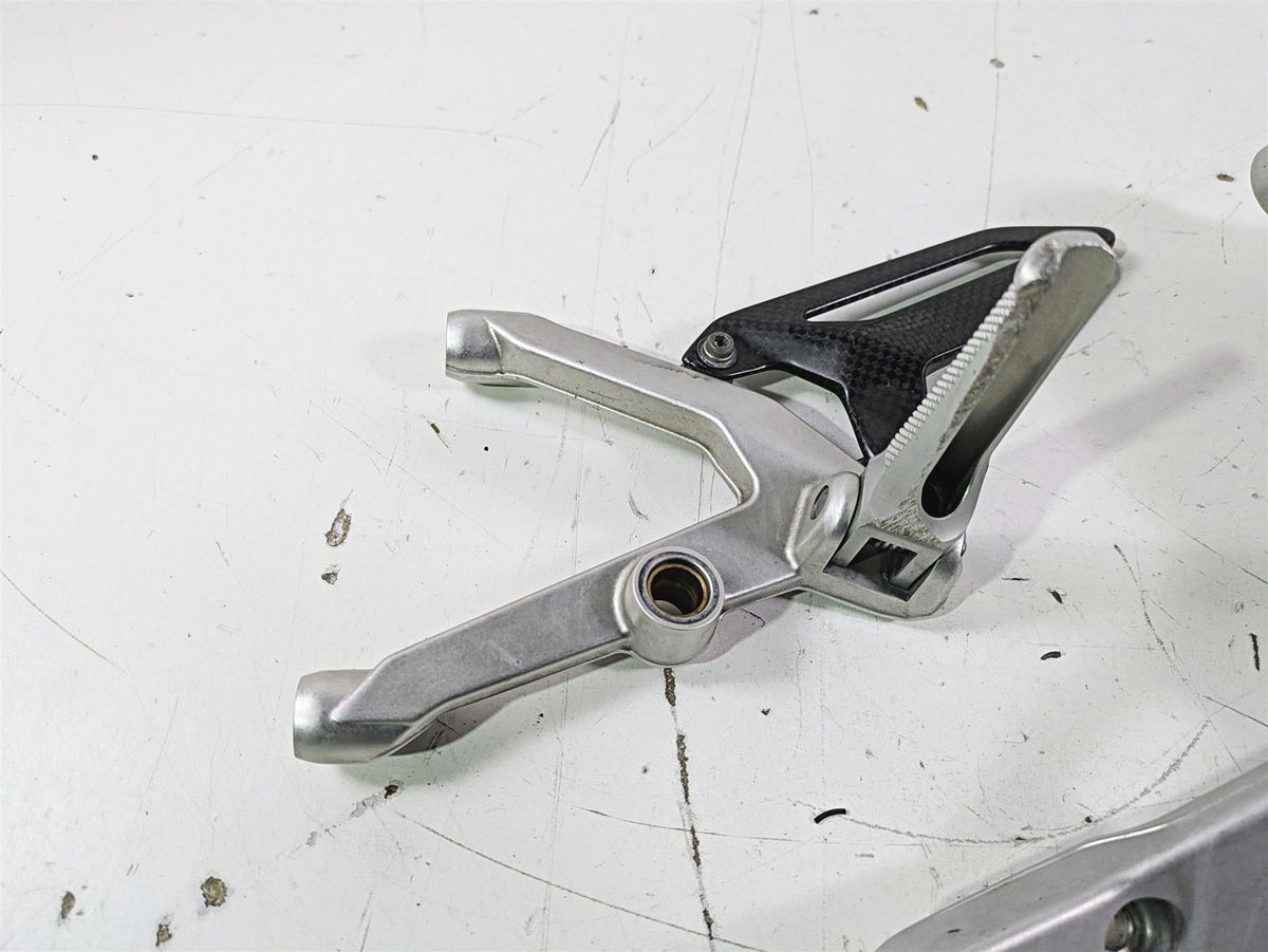 2015 Ducati Panigale 1299 S Left Footpeg & Frame Holder 8291E061AA 82424631AA {{ shop.shopifyCountryName }} - Mototech271