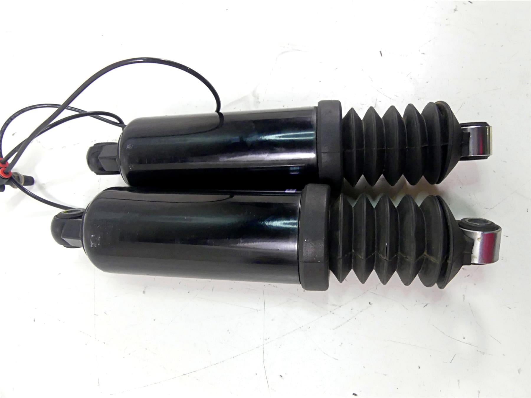 2011 Harley Touring FLTRX Road Glide Rear 12" Air Ride Shock Set 54662-09 {{ shop.shopifyCountryName }} - Mototech271