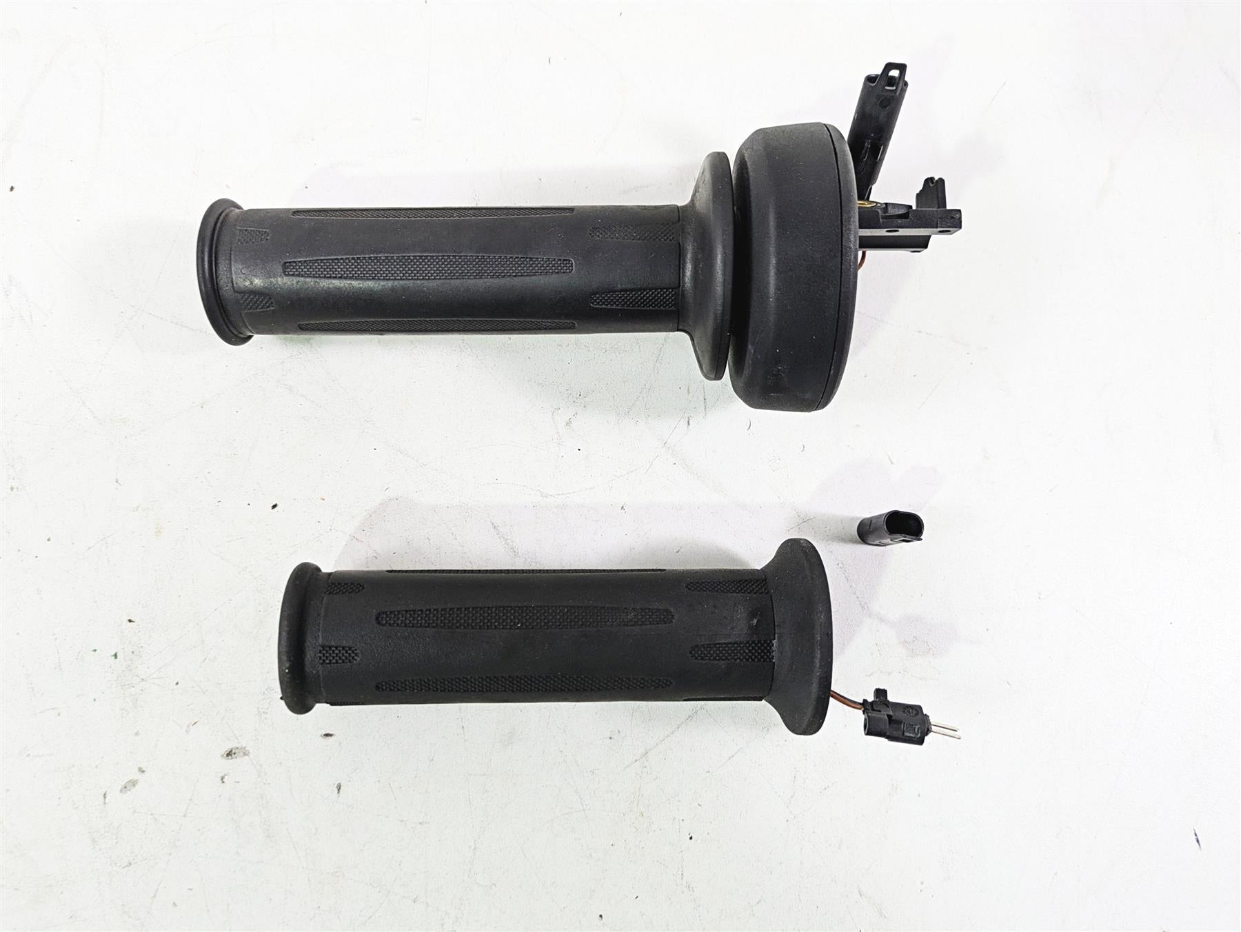 2021 BMW R1250GS K51 Adv Heated Hand Grip Handle Set Cruise READ 61318552124 {{ shop.shopifyCountryName }} - Mototech271