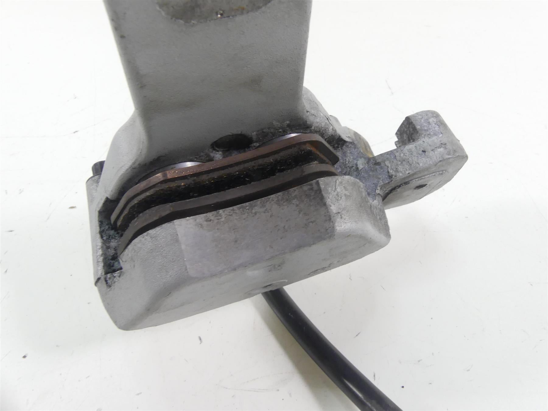 2007 Harley FLHTCU SE2 CVO Electra Glide Rear Brake Caliper 1" Axle 44595-07 {{ shop.shopifyCountryName }} - Mototech271