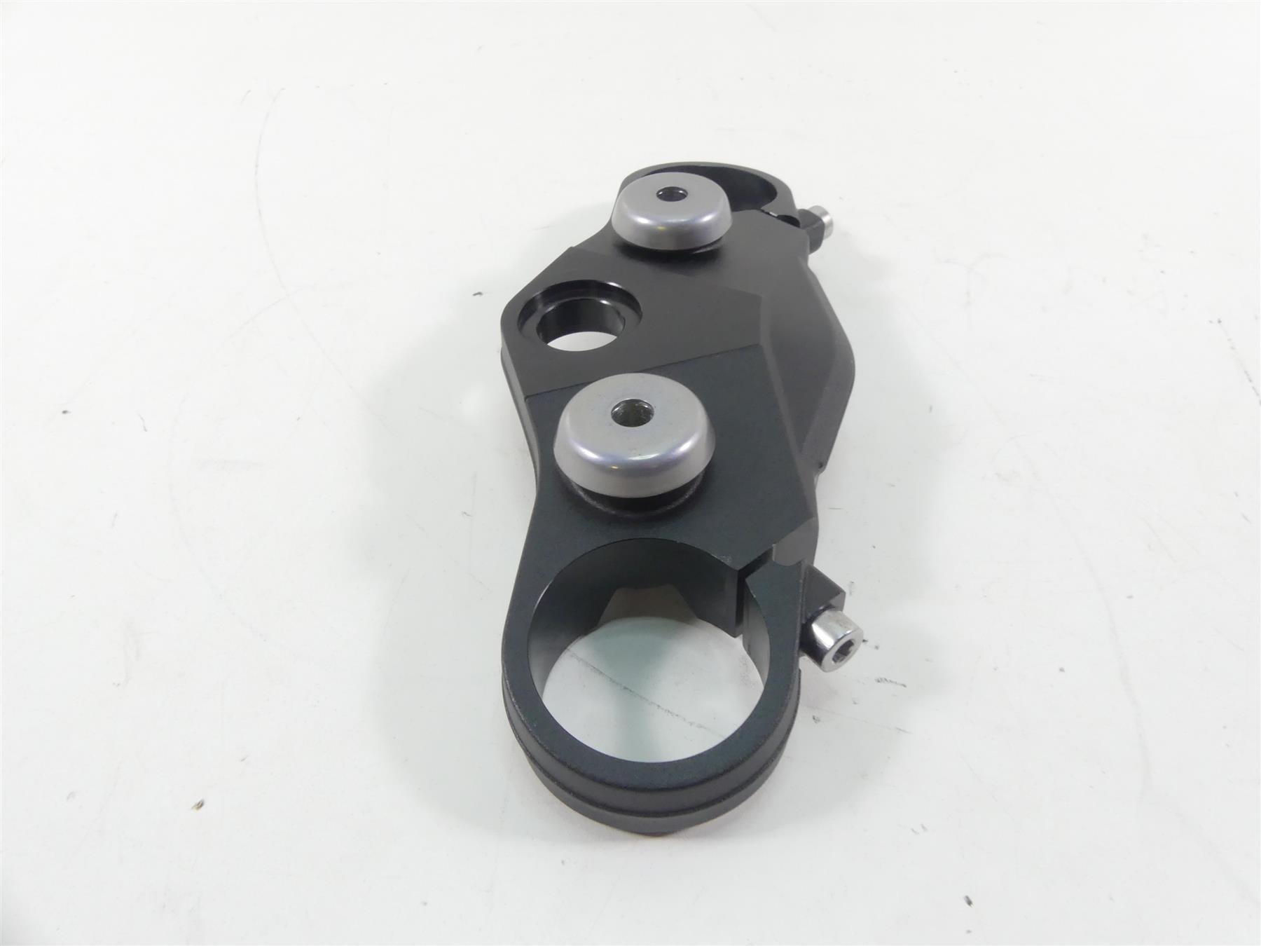 2020 Triumph Speed Triple RS 1050 Upper Triple Tree Steering Clamp T2042324 {{ shop.shopifyCountryName }} - Mototech271