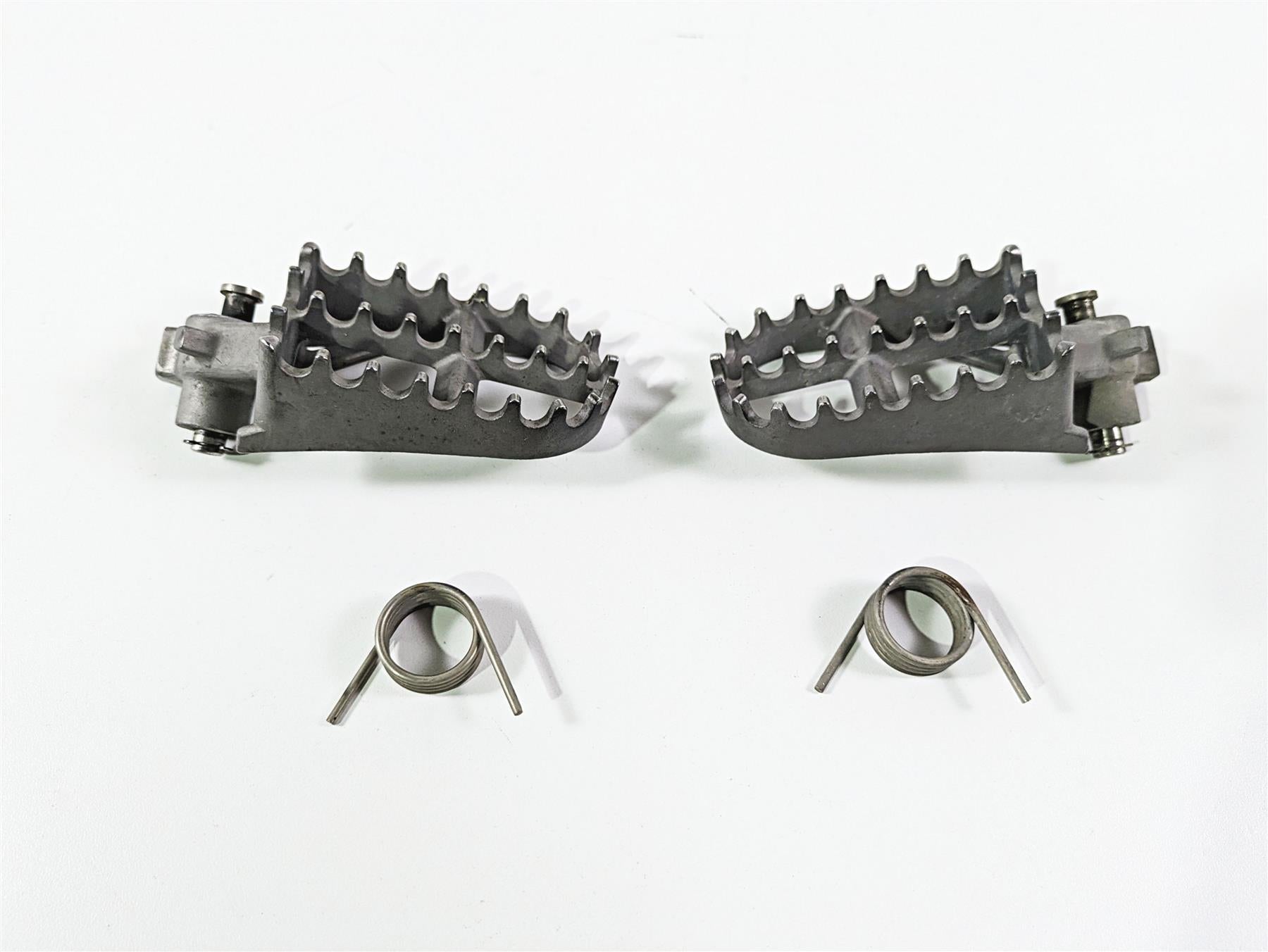 2006 BMW R1200GS K255 Adv Front Footpeg Rest Set 46717694557 {{ shop.shopifyCountryName }} - Mototech271
