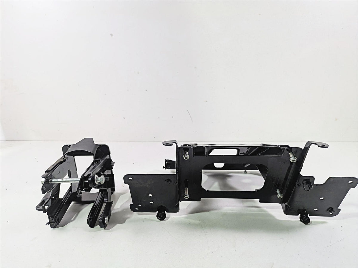 2021 Harley Touring FLTRX Road Glide Front Fairing Support Mount Set 47200217 {{ shop.shopifyCountryName }} - Mototech271