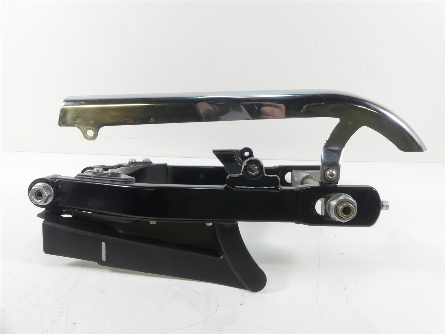 2009 Harley FXDF Dyna Fat Bob Rear Swingarm Swing Arm + Axle & Guard 47820-06 {{ shop.shopifyCountryName }} - Mototech271