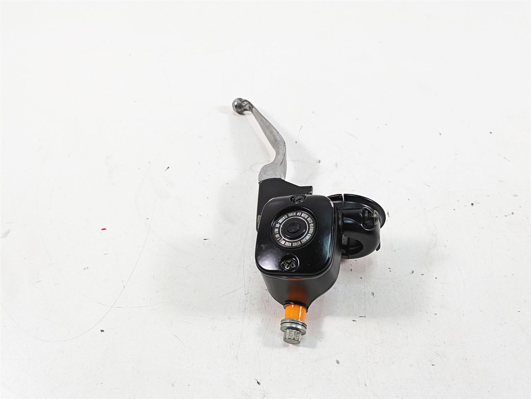 2005 Harley Dyna FXDL Low Rider Front Brake Master Cylinder 9/16" 45019-96F {{ shop.shopifyCountryName }} - Mototech271