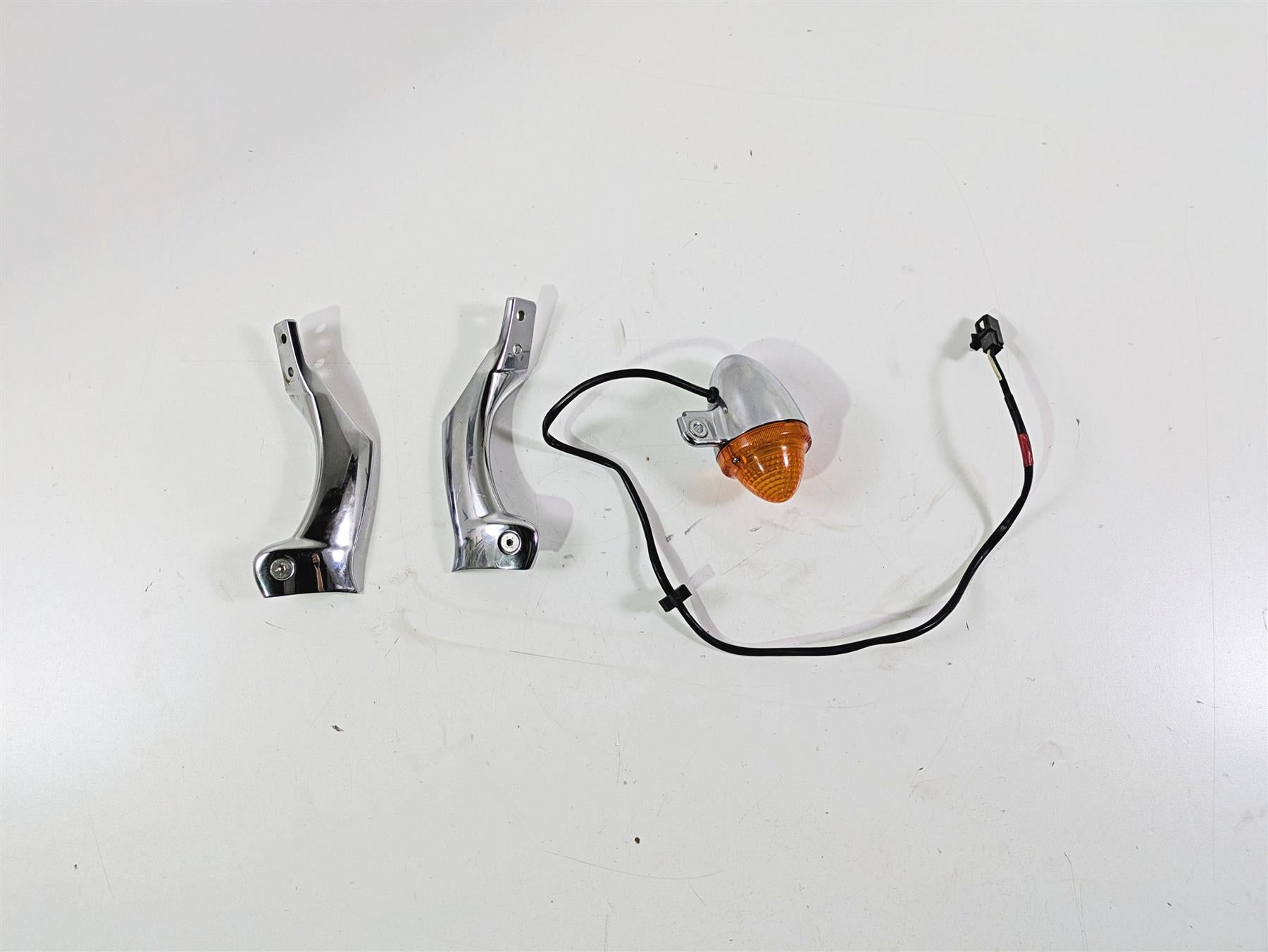 2006 Triumph Rocket 3 Front Blinker & Bracket Mount Set T2701111 T2701100 {{ shop.shopifyCountryName }} - Mototech271