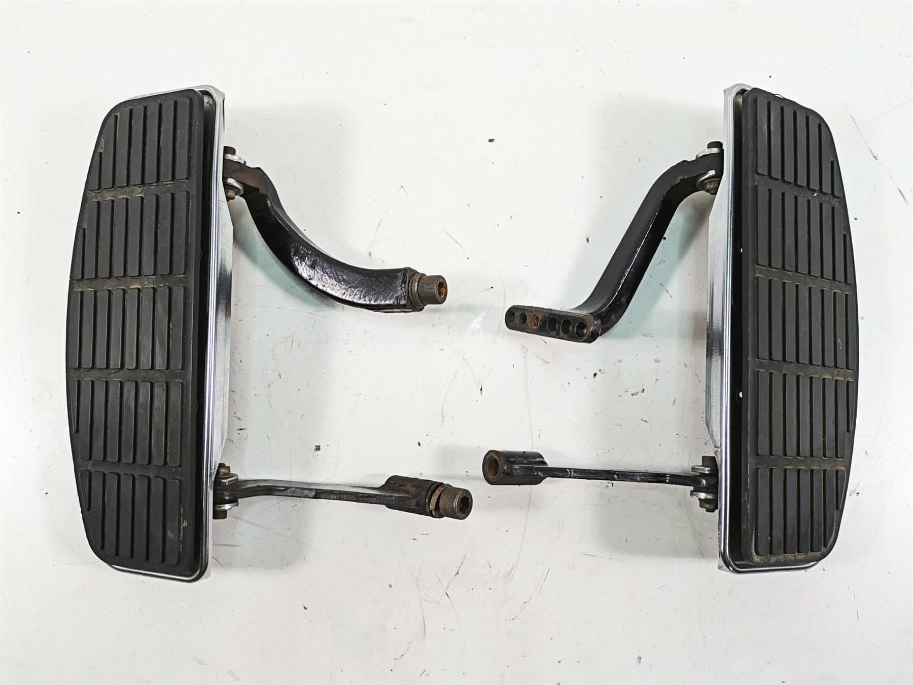 2005 Harley Touring FLHTCUI Electra Glide Front Rider Floor Board Set 50518-83B | Mototech271