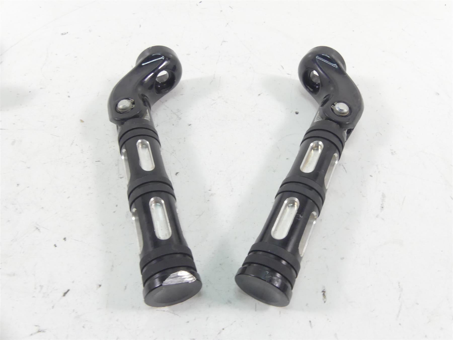 2012 Harley VRSCF Muscle Rod Front Footpeg Shifter Brake Pedal Set 54046-12 {{ shop.shopifyCountryName }} - Mototech271