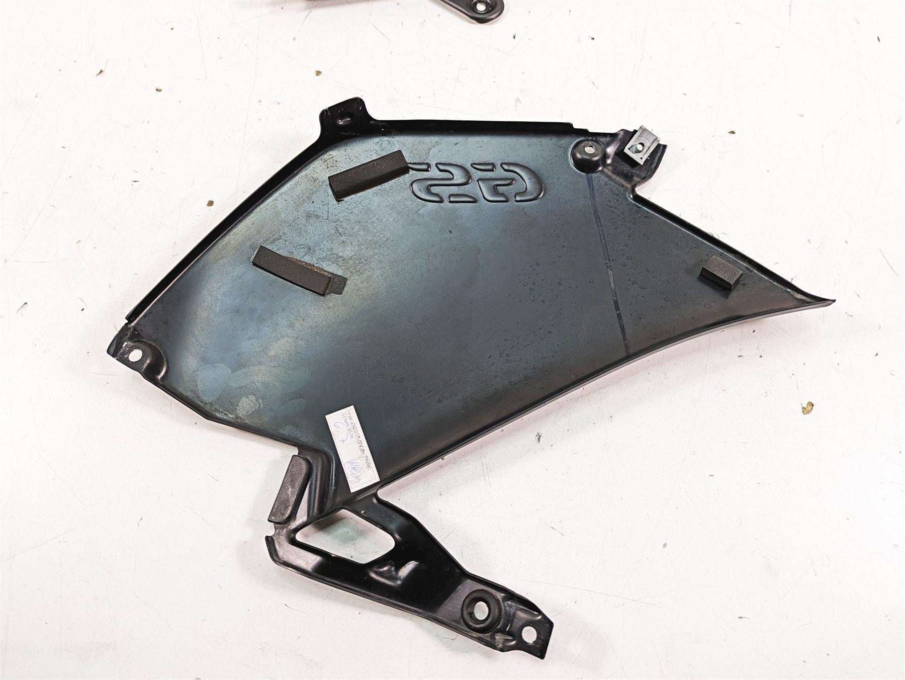 2007 BMW R1200GS K255 Adv Between Leg Side Cover Set 46637698234 46637727269 {{ shop.shopifyCountryName }} - Mototech271