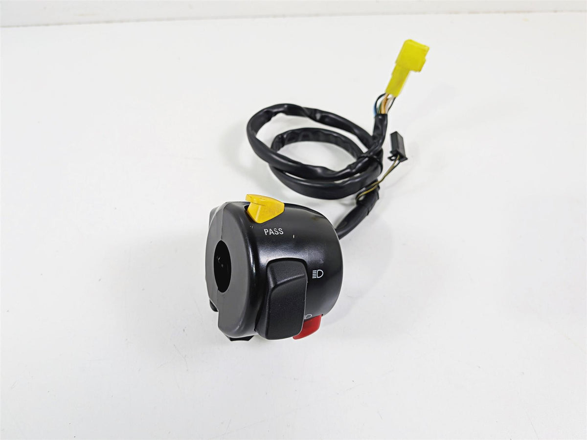 2014 Suzuki M109R VZR1800 Boulevard Left Hand Blinker Control Switch 37400-48GB0 {{ shop.shopifyCountryName }} - Mototech271