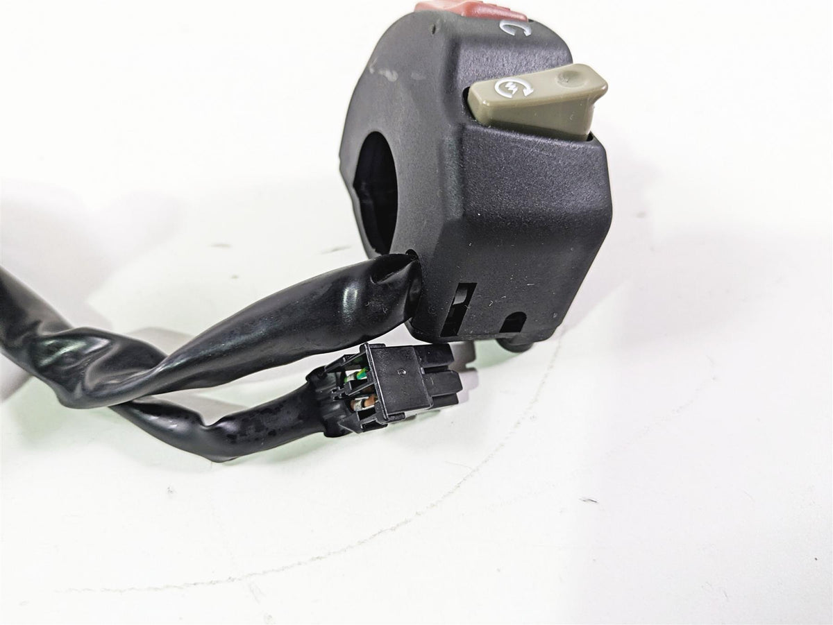 2022 Kawasaki ZR900RS Cafe Right Hand Start Stop Control Switch 46091-0508 {{ shop.shopifyCountryName }} - Mototech271