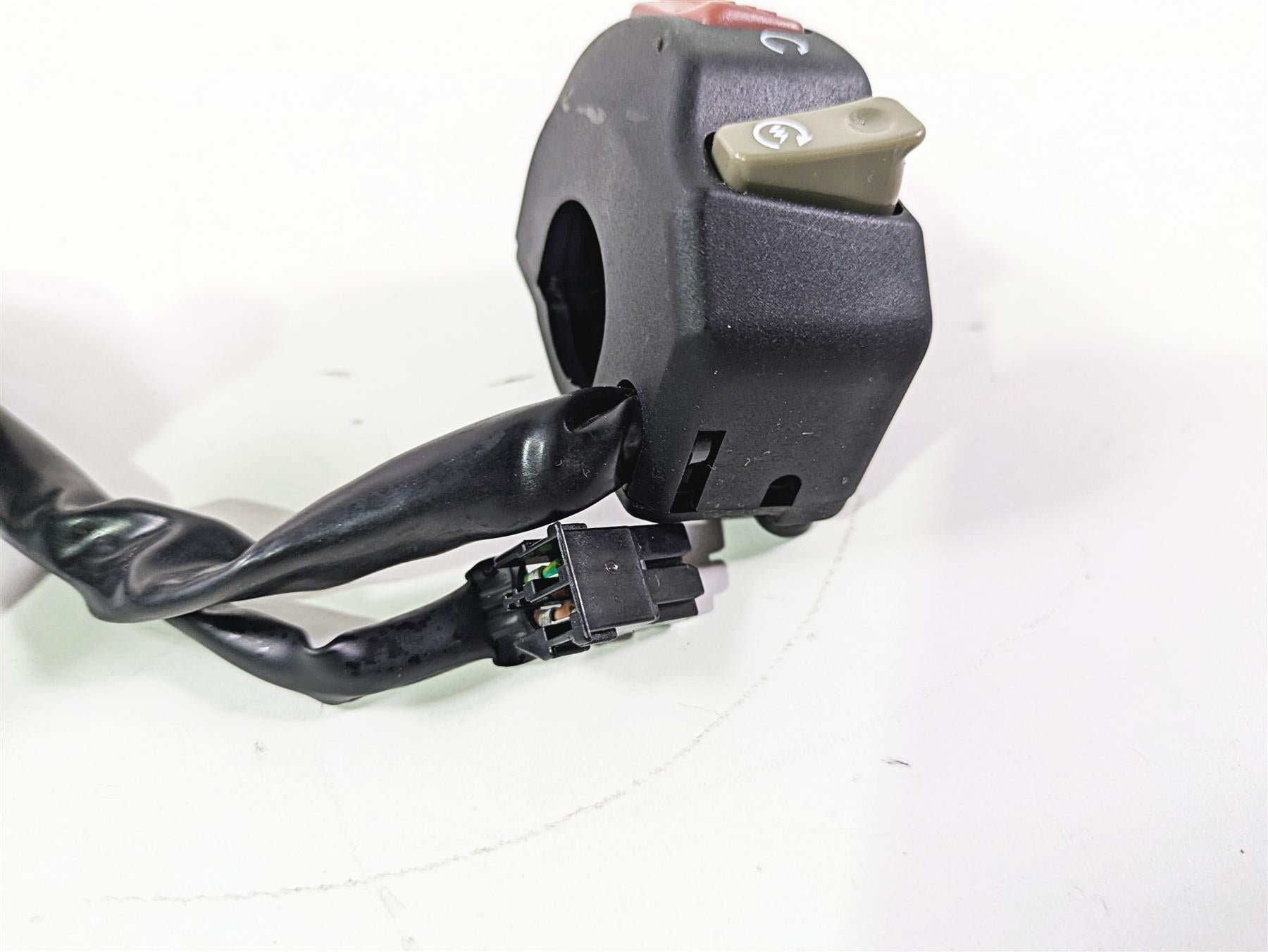2022 Kawasaki ZR900RS Cafe Right Hand Start Stop Control Switch 46091-0508 {{ shop.shopifyCountryName }} - Mototech271