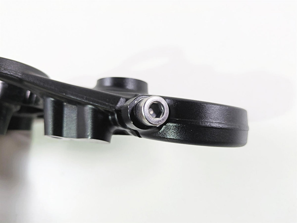 2024 Triumph Street Triple 765 R Upper Triple Tree Steering Clamp T2041726 {{ shop.shopifyCountryName }} - Mototech271