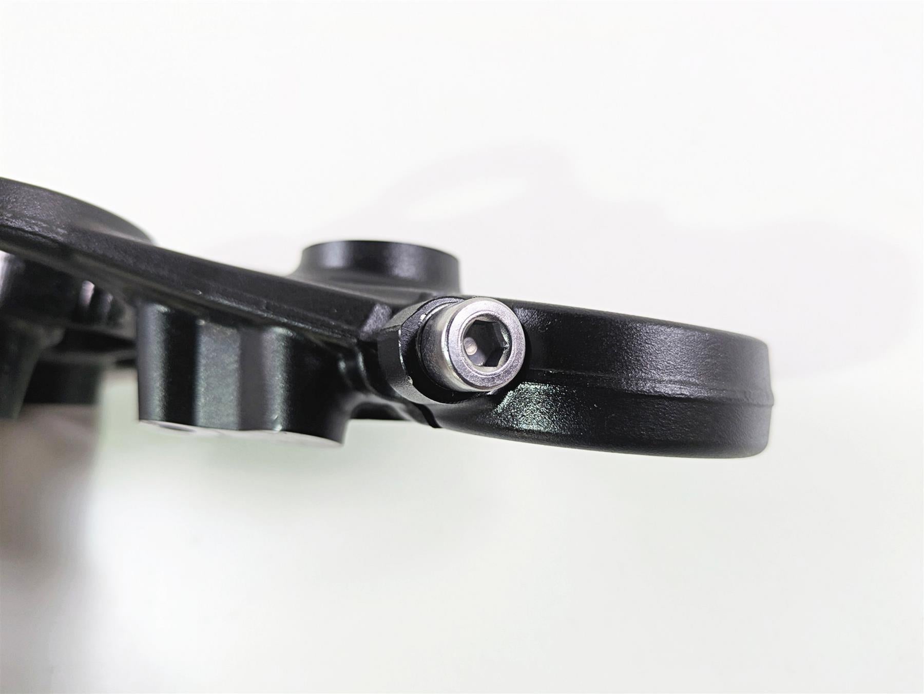 2024 Triumph Street Triple 765 R Upper Triple Tree Steering Clamp T2041726 {{ shop.shopifyCountryName }} - Mototech271