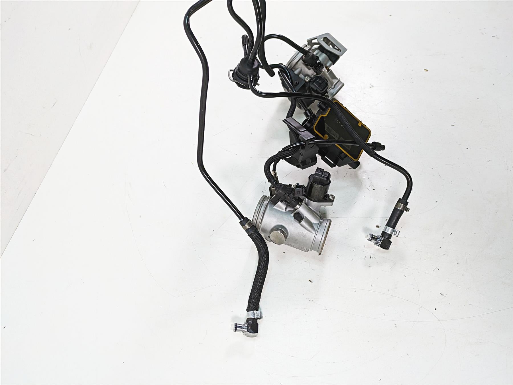 2007 BMW R1200GS K255 Adv Throttle Body Bodies Set & Cables - Read 13547672731 {{ shop.shopifyCountryName }} - Mototech271