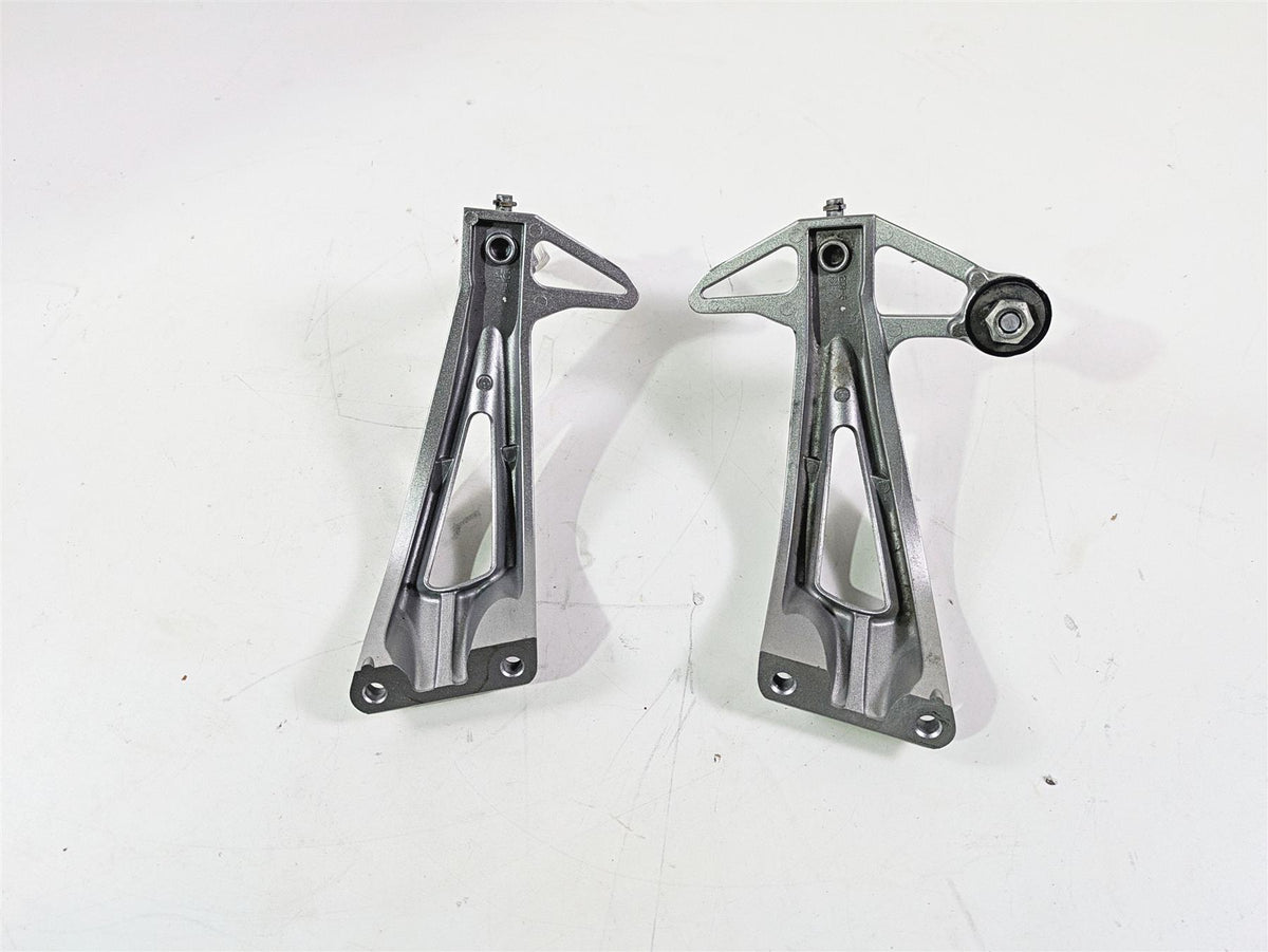 2009 Yamaha FZ1 FZS10 Fazer Rear Passenger Footpeg Set 2D1-2741L-00-00 {{ shop.shopifyCountryName }} - Mototech271