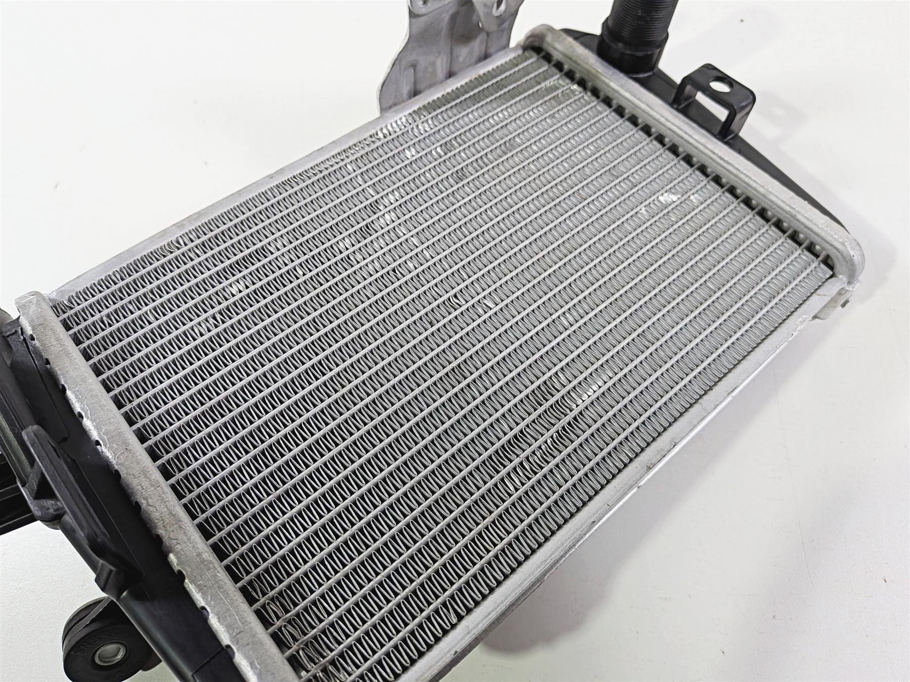 2023 BMW R1250RT RTP K52 Left Coolant Radiator - Broken Tab - Bent 17118546408 {{ shop.shopifyCountryName }} - Mototech271