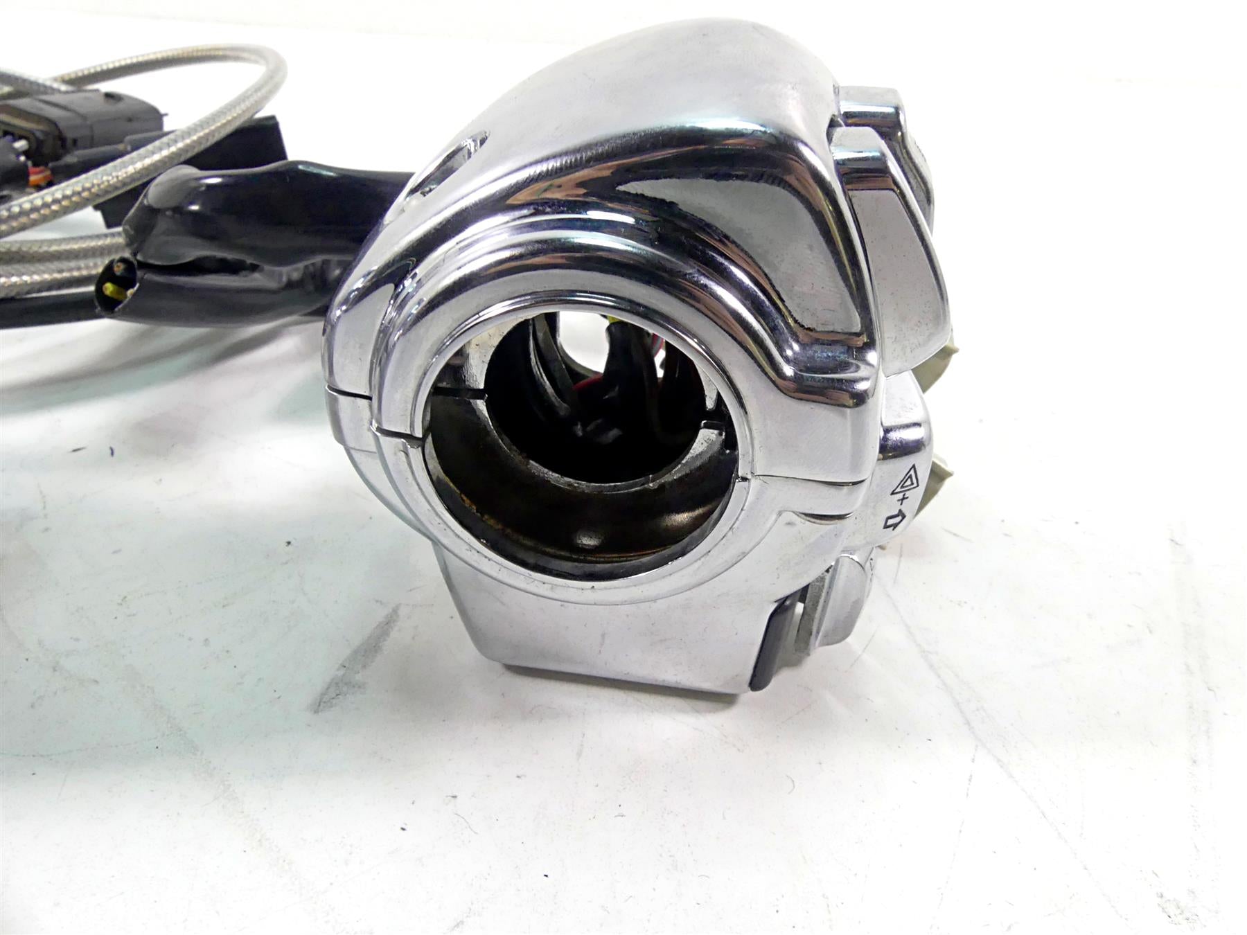 2007 Harley Touring FLHRSE CVO Road King Left Right Hand Control Switch 71682-06 {{ shop.shopifyCountryName }} - Mototech271