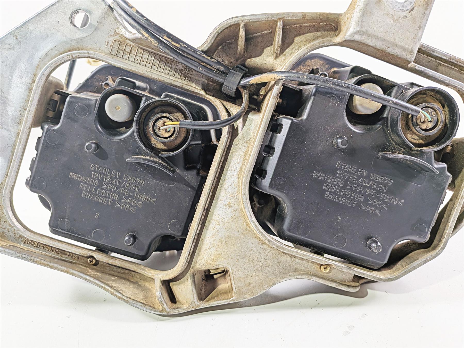 2017 Yamaha YXZ1000R EPS SS Right Headlight Head Lamp - Read 2UD-84300-00-00 {{ shop.shopifyCountryName }} - Mototech271