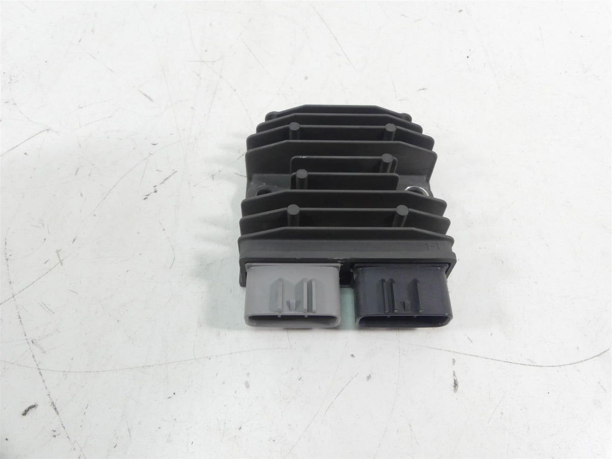 2017 Ducati Monster 1200 S Rectifier Voltage Regulator 54040321A SH821AA {{ shop.shopifyCountryName }} - Mototech271