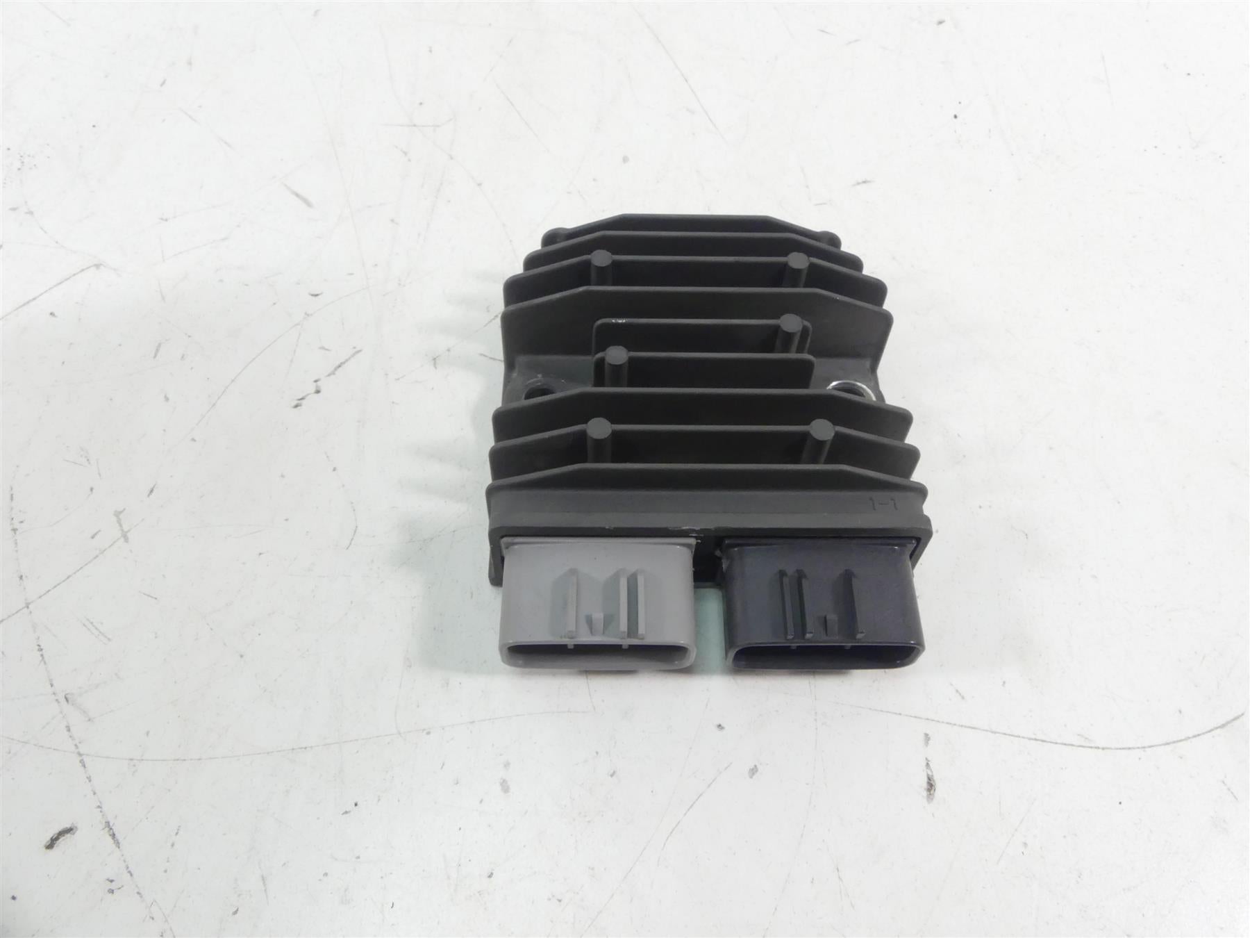 2017 Ducati Monster 1200 S Rectifier Voltage Regulator 54040321A SH821AA {{ shop.shopifyCountryName }} - Mototech271