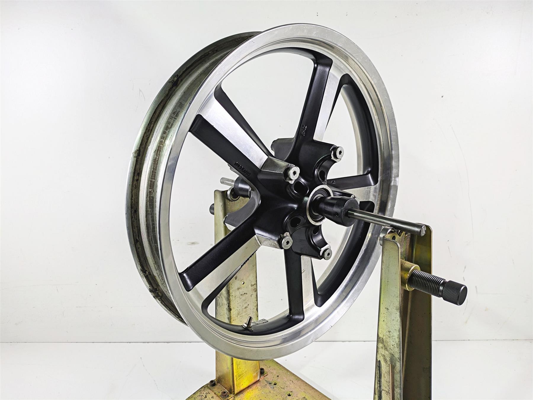 2012 Harley VRSCF Muscle V Rod Straight 19x3 Front Wheel 41670-09