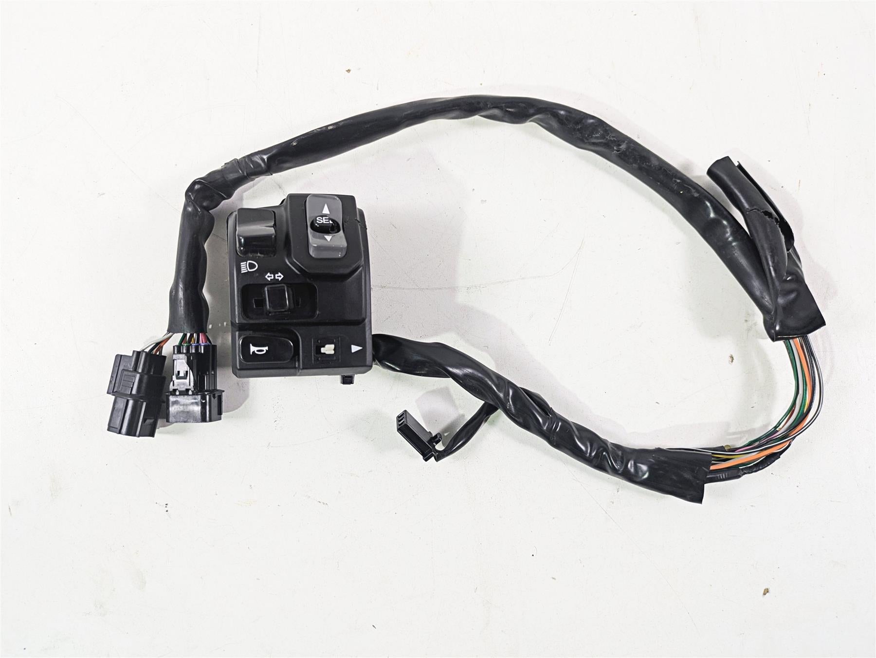 2024 Kawasaki ZX6R ZX636 Ninja Left Hand Control Switch Light Horn 46091-0624 {{ shop.shopifyCountryName }} - Mototech271