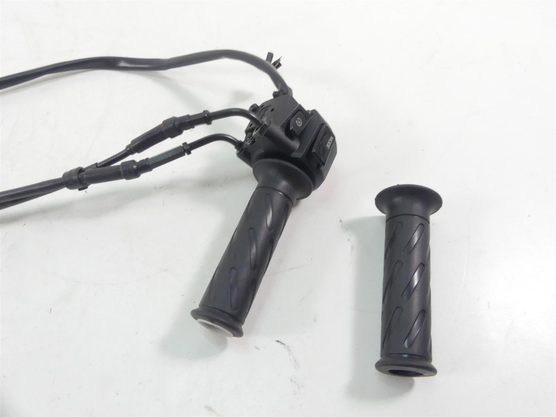 2019 Moto Guzzi V7 III Stone 750 Right Hand Start Control Switch 2D000308 {{ shop.shopifyCountryName }} - Mototech271