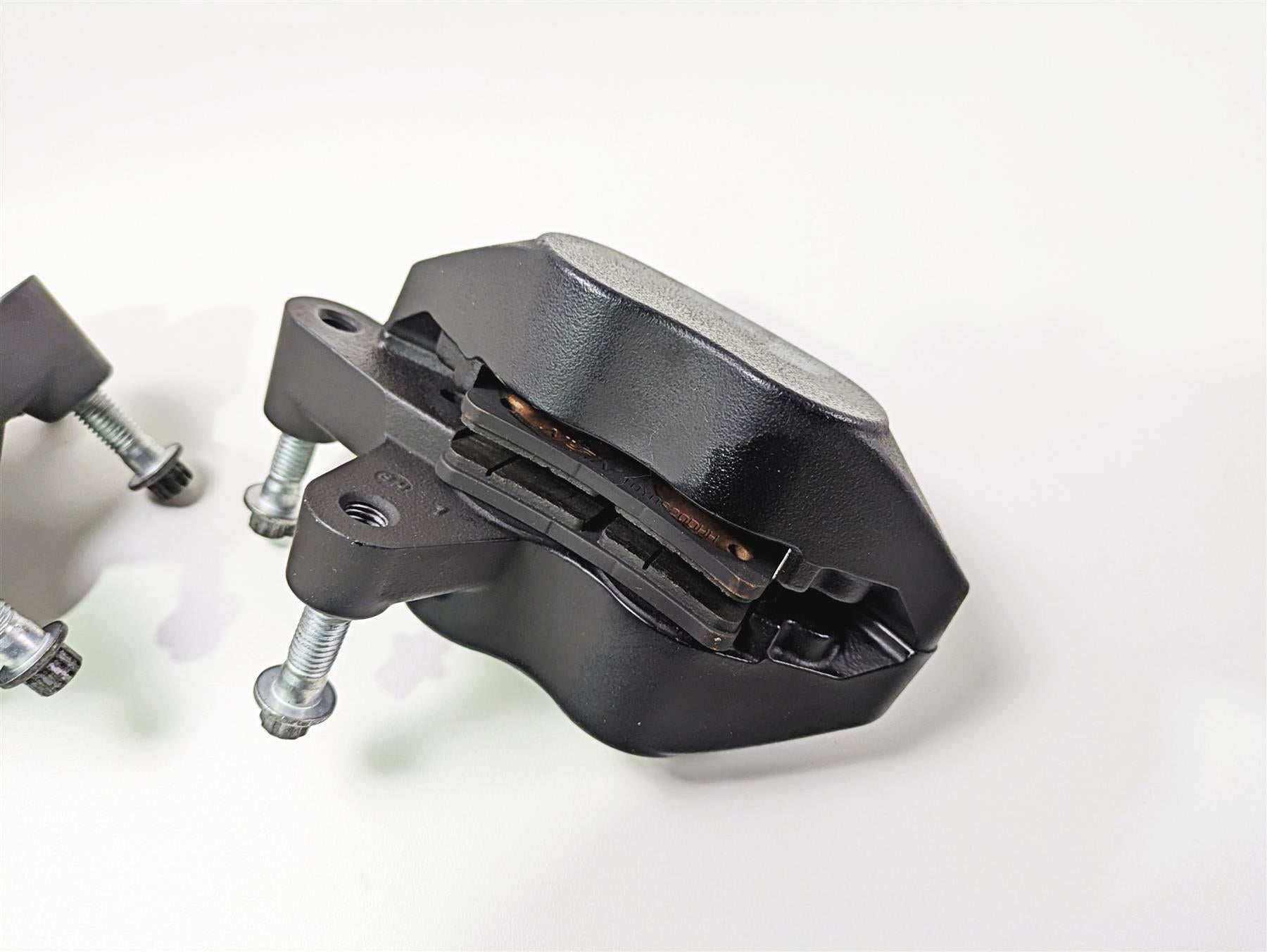 2019 Harley Softail FXDR 114 Front Brake Caliper Set 41300095 41300205 {{ shop.shopifyCountryName }} - Mototech271