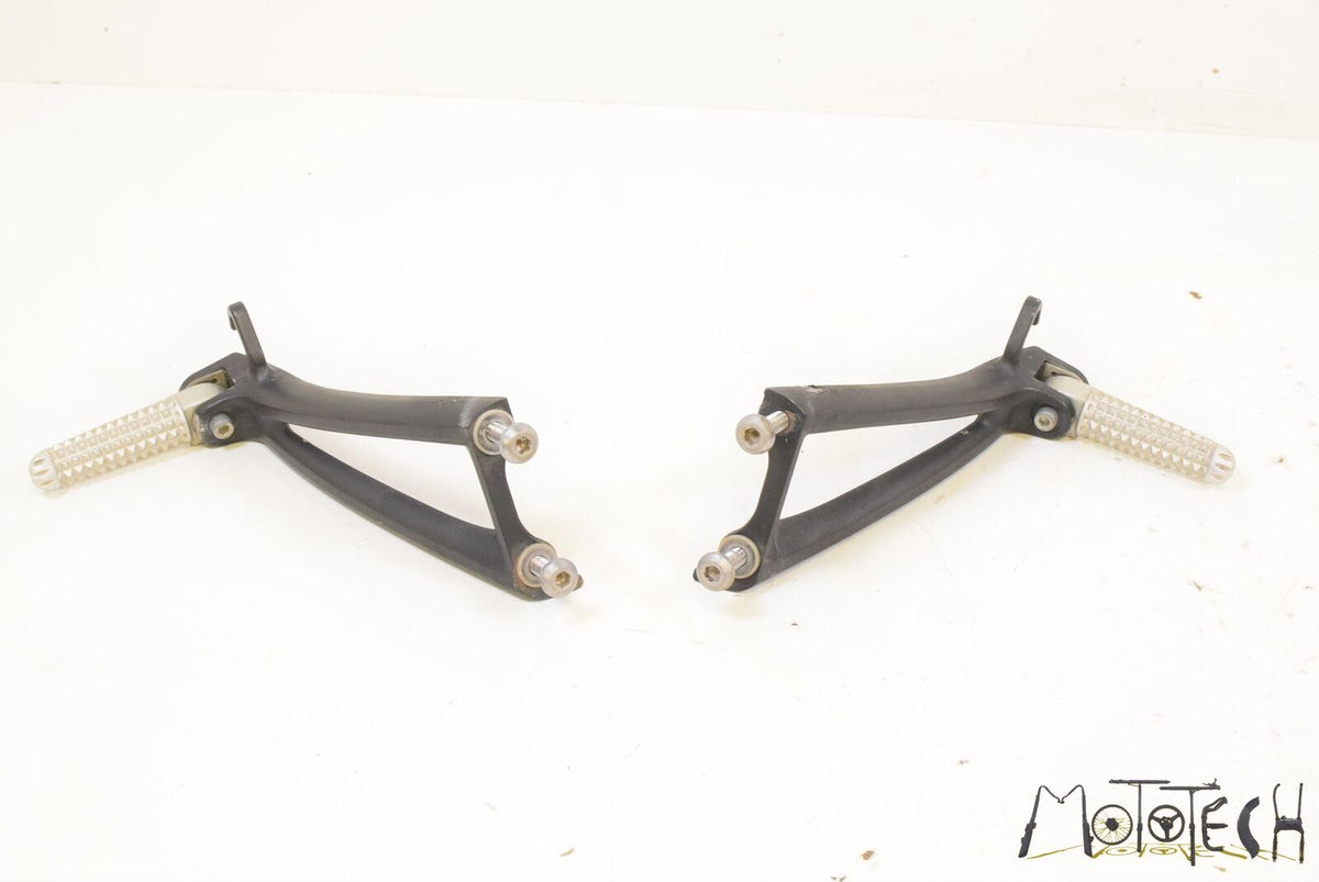 2012 Yamaha YZFR6 YZF R6 Rear Passenger Footpeg Foot Peg SET 2C0-2742L-10-00 {{ shop.shopifyCountryName }} - Mototech271