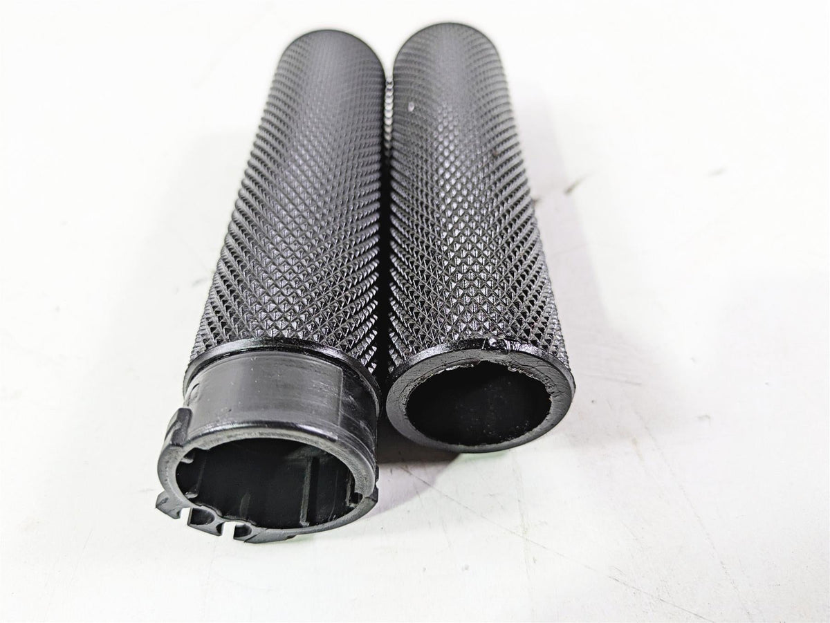 2010 Harley VRSCF Muscle Rod Arlen Ness Hand Grip Set {{ shop.shopifyCountryName }} - Mototech271