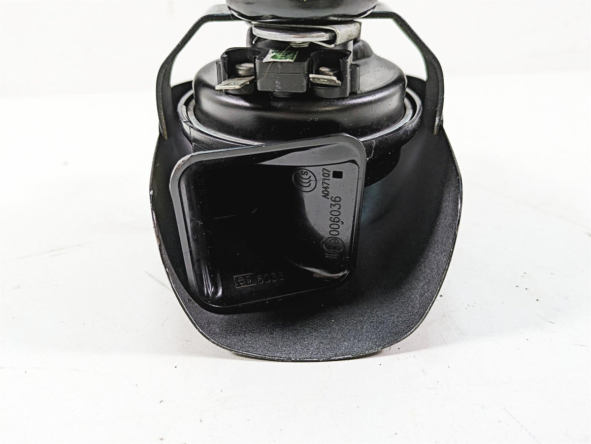 2019 Harley Touring FLHX Street Glide Horn & Cover H 69060-90H C 61300523A {{ shop.shopifyCountryName }} - Mototech271