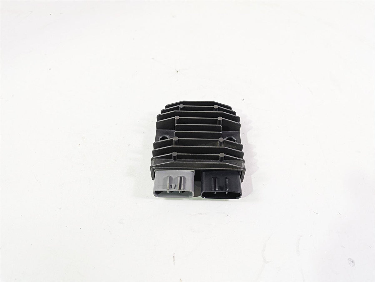 2009 Yamaha FZ1 FZS10 Fazer Rectifier Voltage Regulator FH012AA 1D7-81960-01-00 {{ shop.shopifyCountryName }} - Mototech271