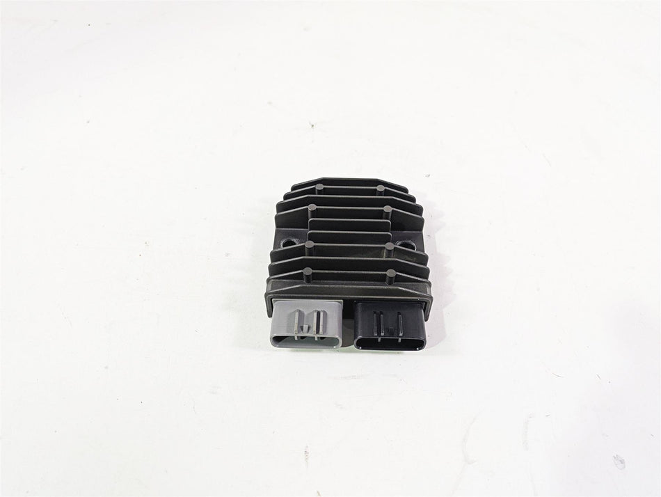 2009 Yamaha FZ1 FZS10 Fazer Rectifier Voltage Regulator FH012AA 1D7-81960-01-00 {{ shop.shopifyCountryName }} - Mototech271