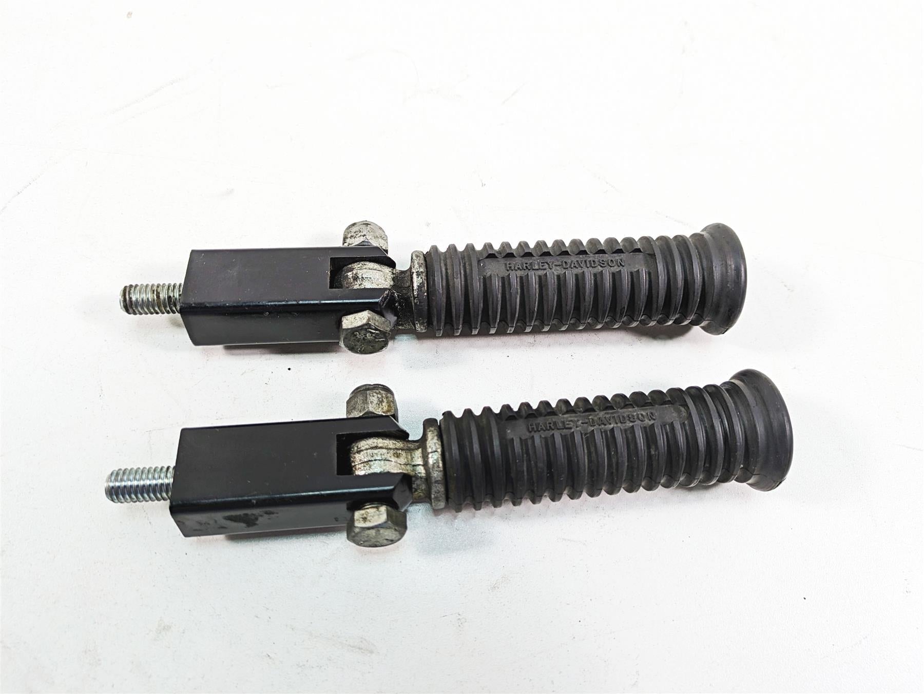 1986 Harley Sportster XLH 883 Rear Passenger Foot Peg Set 50615-83 {{ shop.shopifyCountryName }} - Mototech271