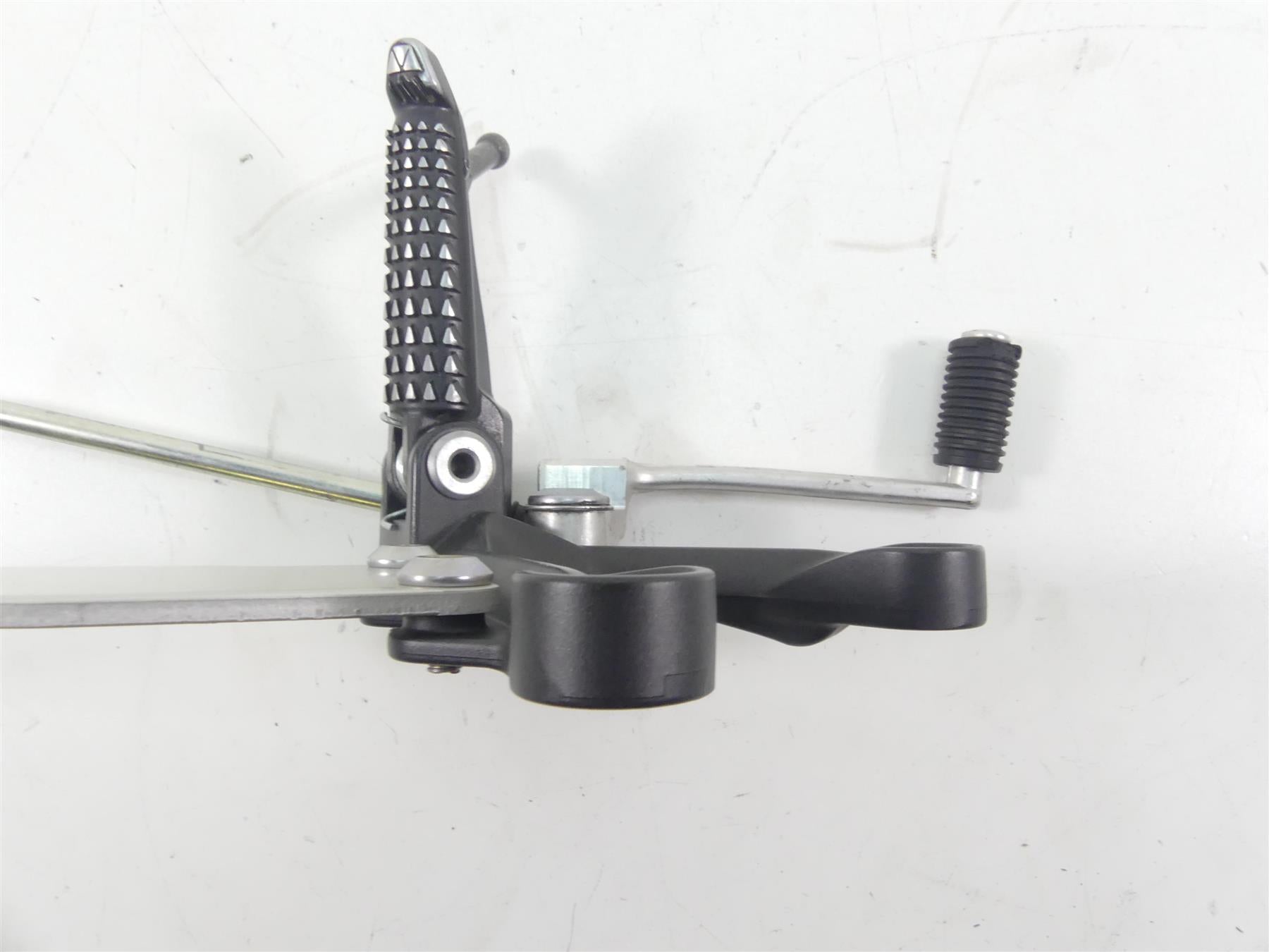 2013 Kawasaki ZX636 ZX6R Ninja Left Footpeg Foot Peg Shifter Set 35063-0160-18R {{ shop.shopifyCountryName }} - Mototech271