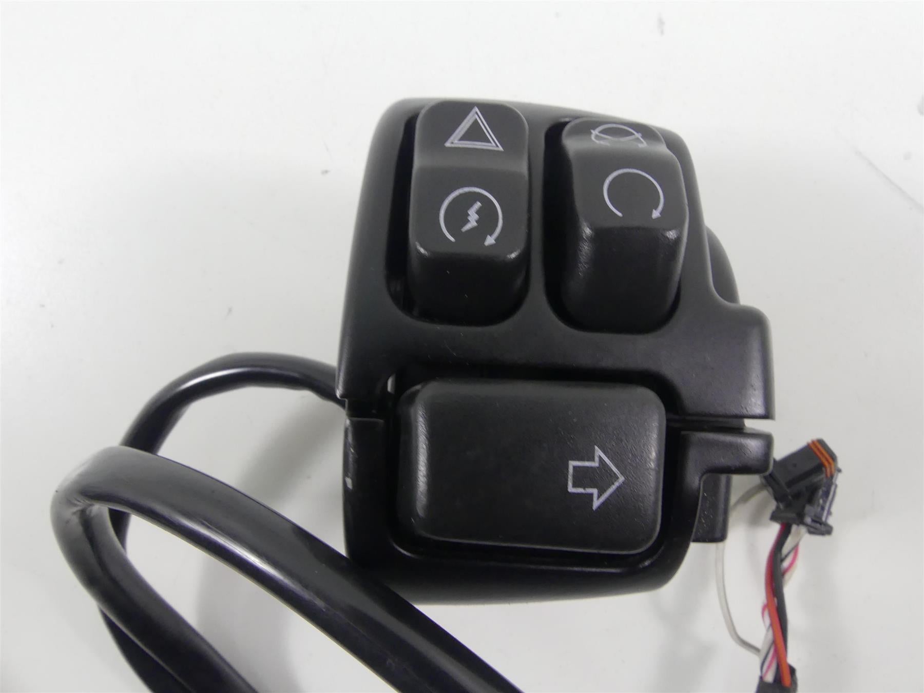 2022 Harley Softail FXBBS Street Bob Right Hand Control Switch 71500462 {{ shop.shopifyCountryName }} - Mototech271