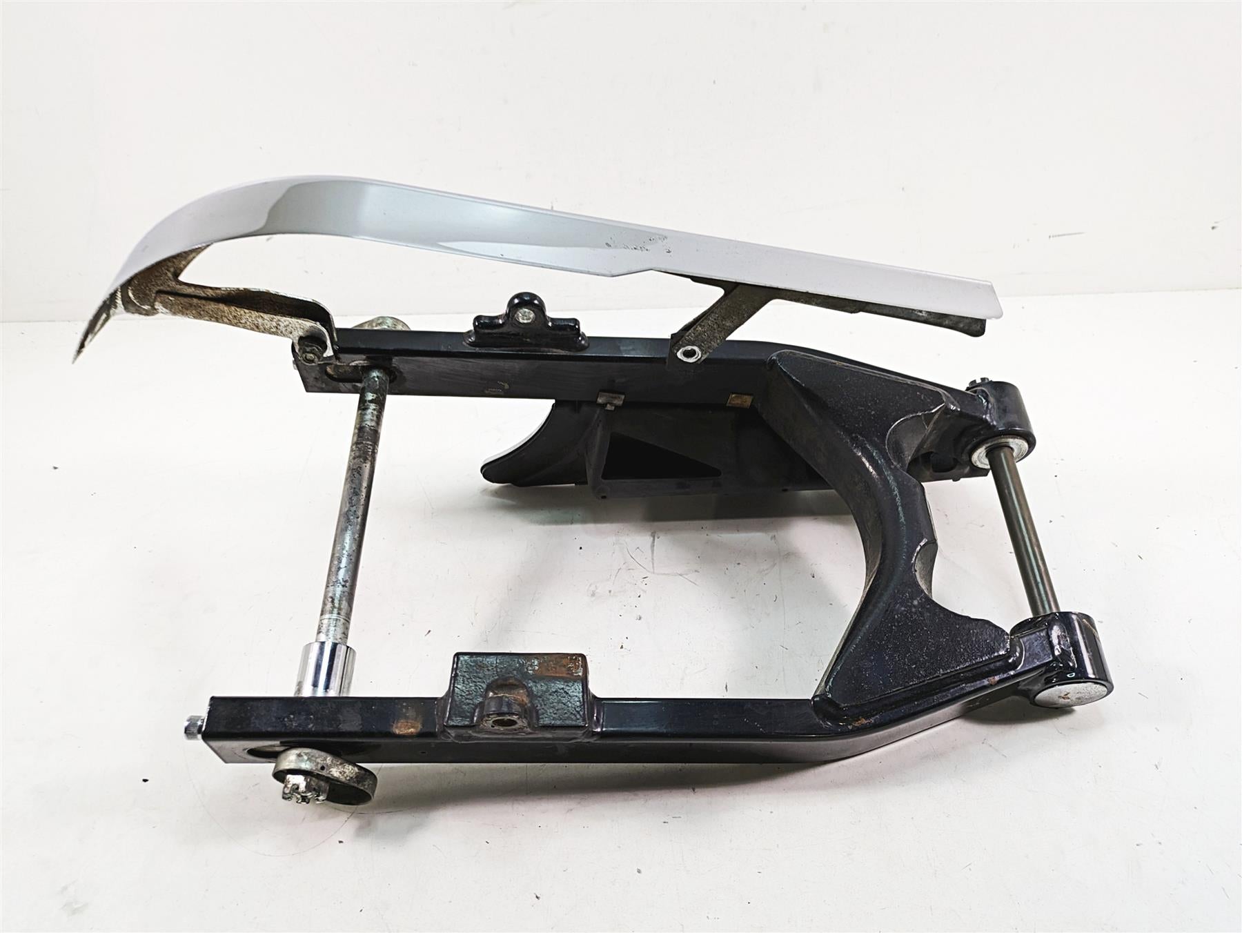 1999 Harley Dyna FXDL Low Rider Rear Swingarm & 3/4" Axle 47820-90A {{ shop.shopifyCountryName }} - Mototech271