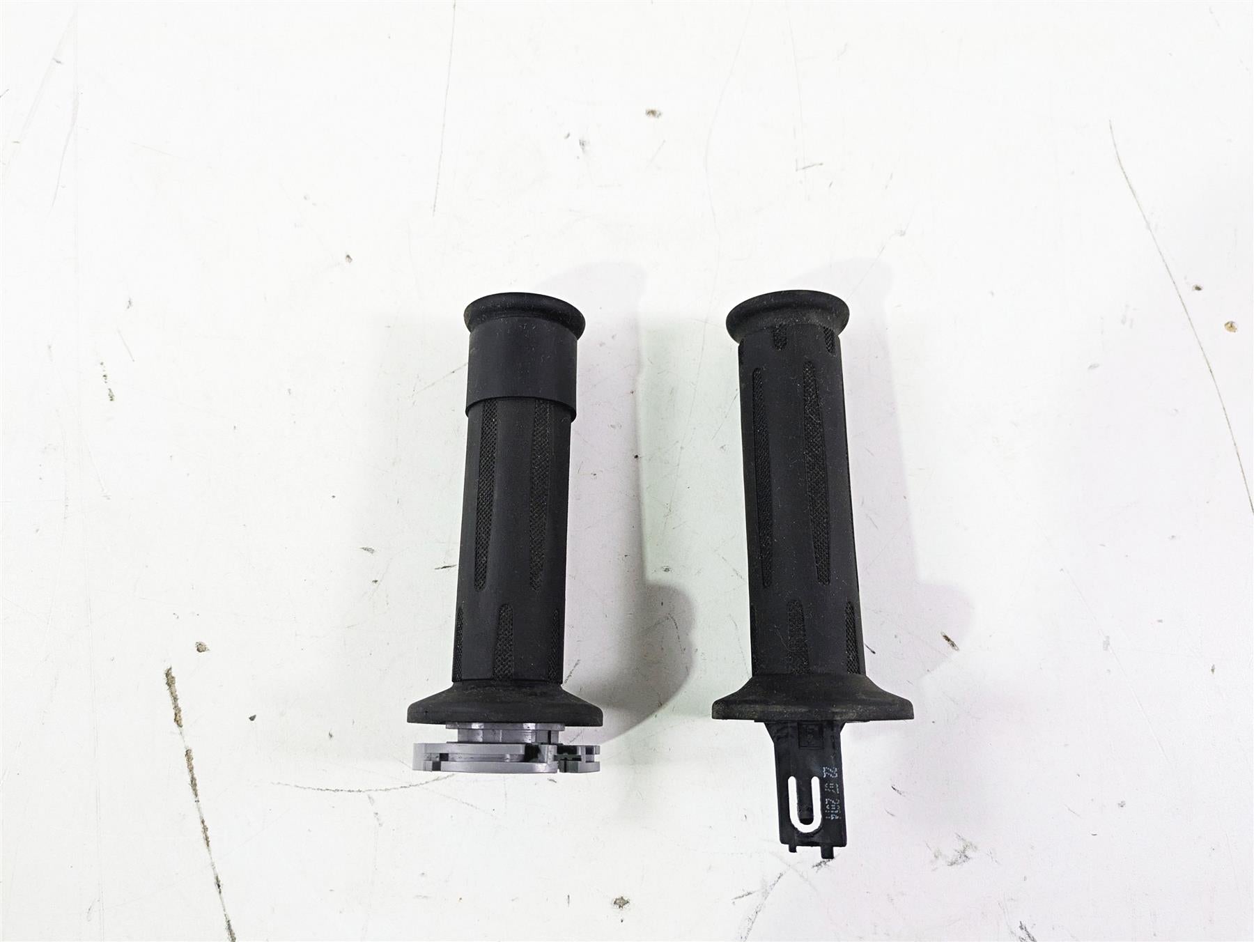 2015 BMW R nineT K21 Left Right Hand Grip Set 61317721849 61317714236 {{ shop.shopifyCountryName }} - Mototech271