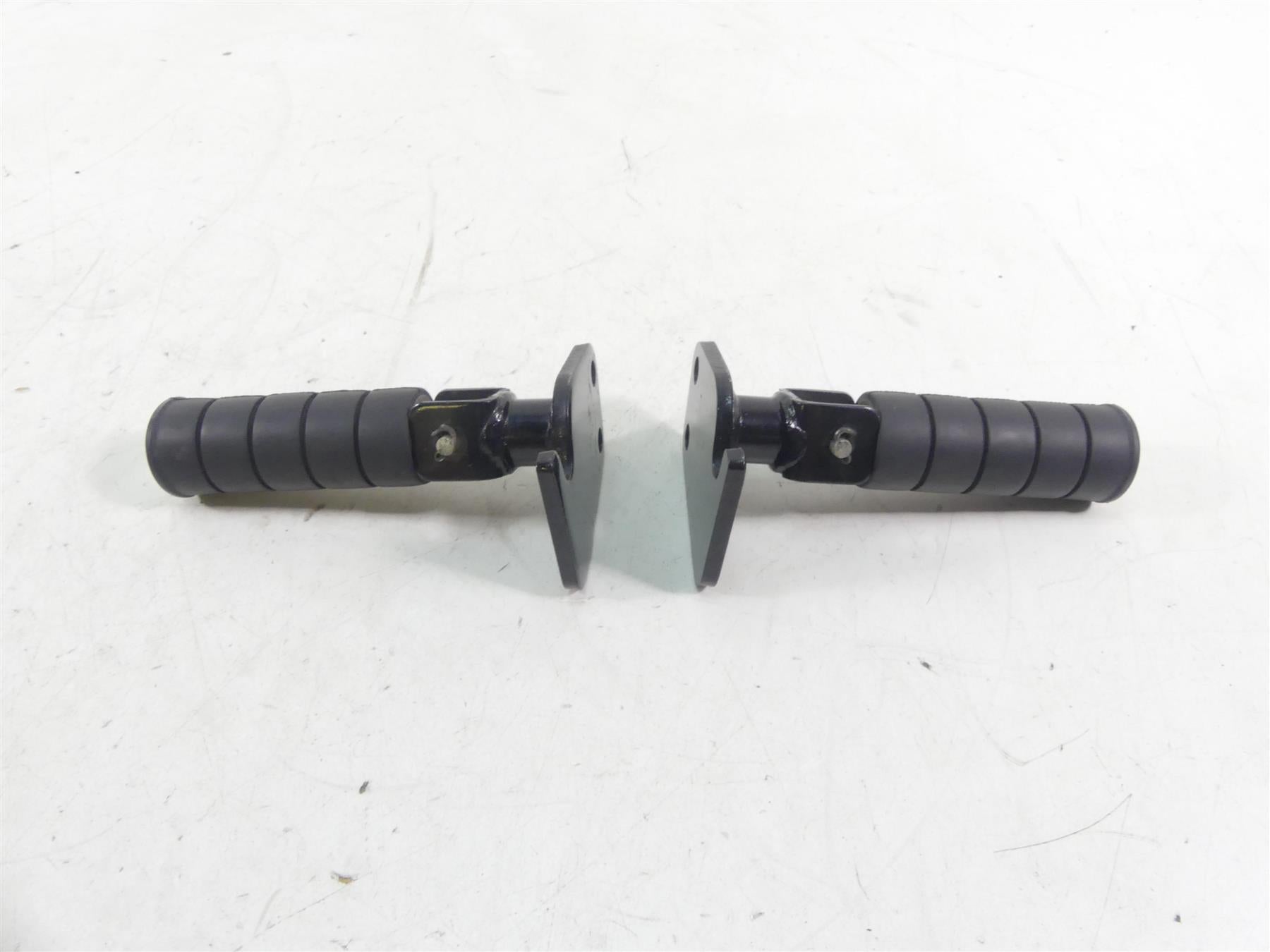 2002 Yamaha XVS1100 V-Star Rear Passenger Footpeg Foot Rest Set 5EL-27430-00-00 {{ shop.shopifyCountryName }} - Mototech271