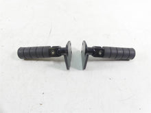 Load image into Gallery viewer, 2002 Yamaha XVS1100 V-Star Rear Passenger Footpeg Foot Rest Set 5EL-27430-00-00 | Mototech271
