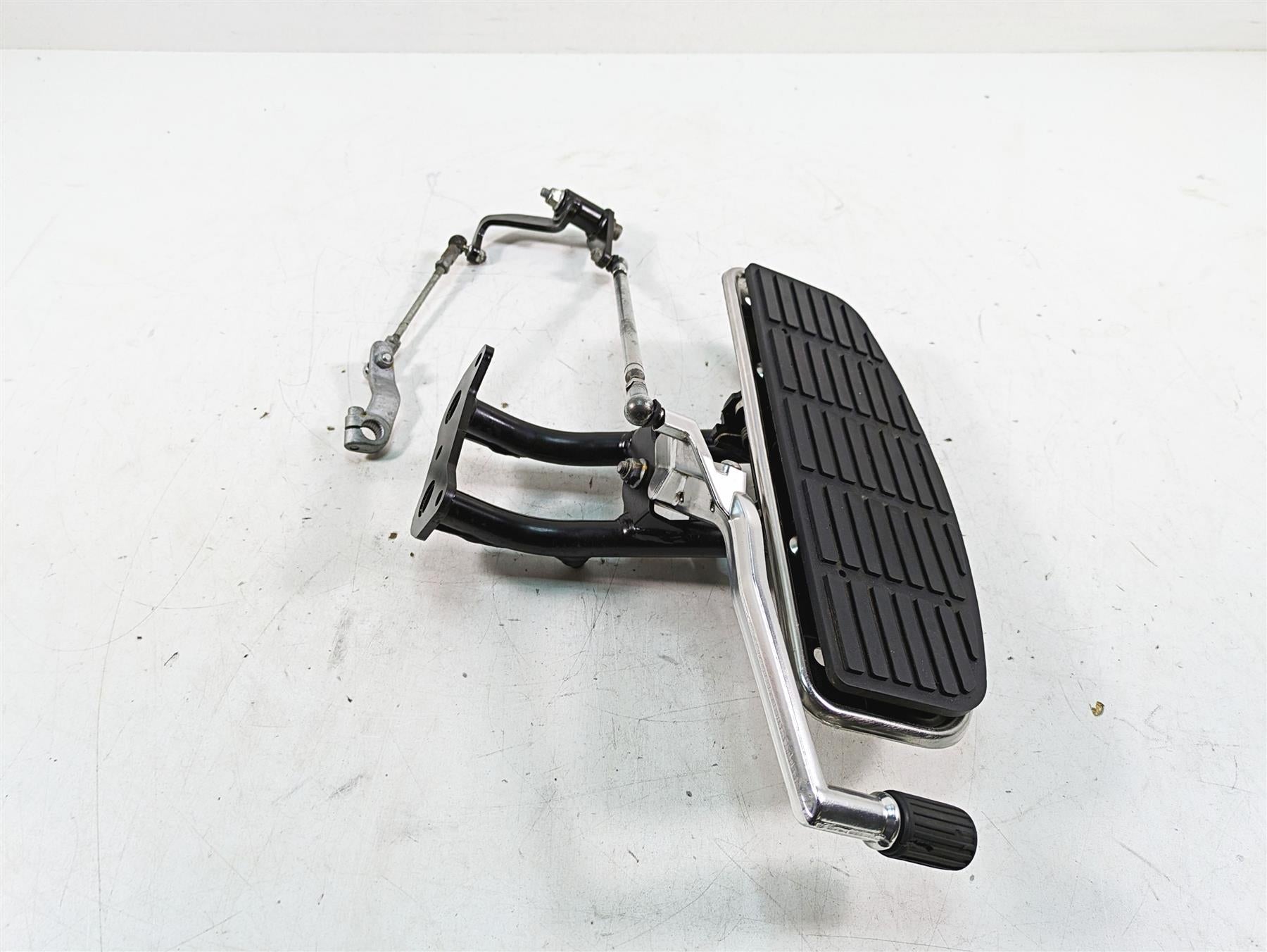 2014 Moto Guzzi California 1400 T Left Front Floorboard & Shifter Lever 887303 {{ shop.shopifyCountryName }} - Mototech271