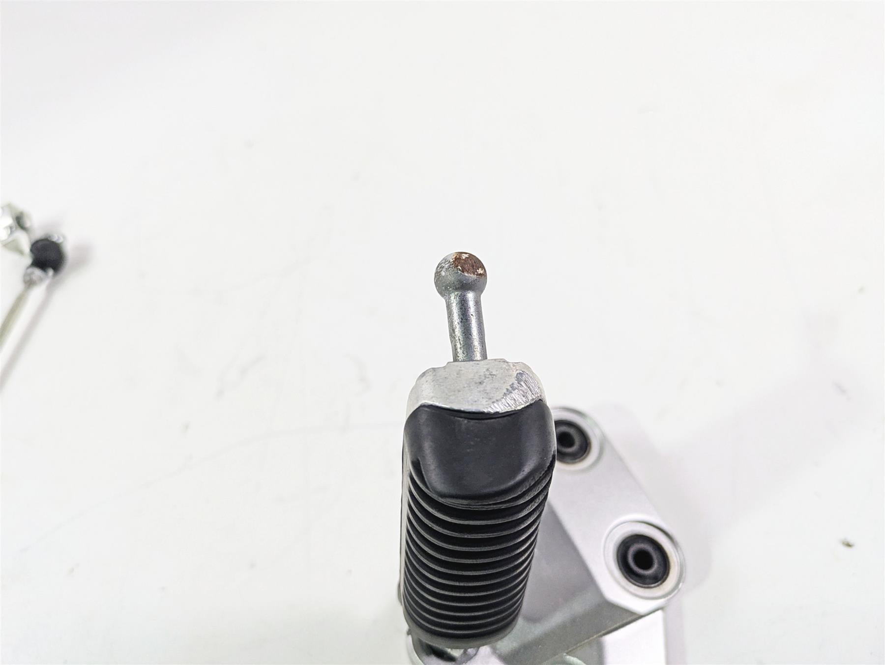 2009 Yamaha FZ1 FZS10 Fazer Left Rider Footpeg Shifter Parts Set 2D1-27442-00-00 {{ shop.shopifyCountryName }} - Mototech271
