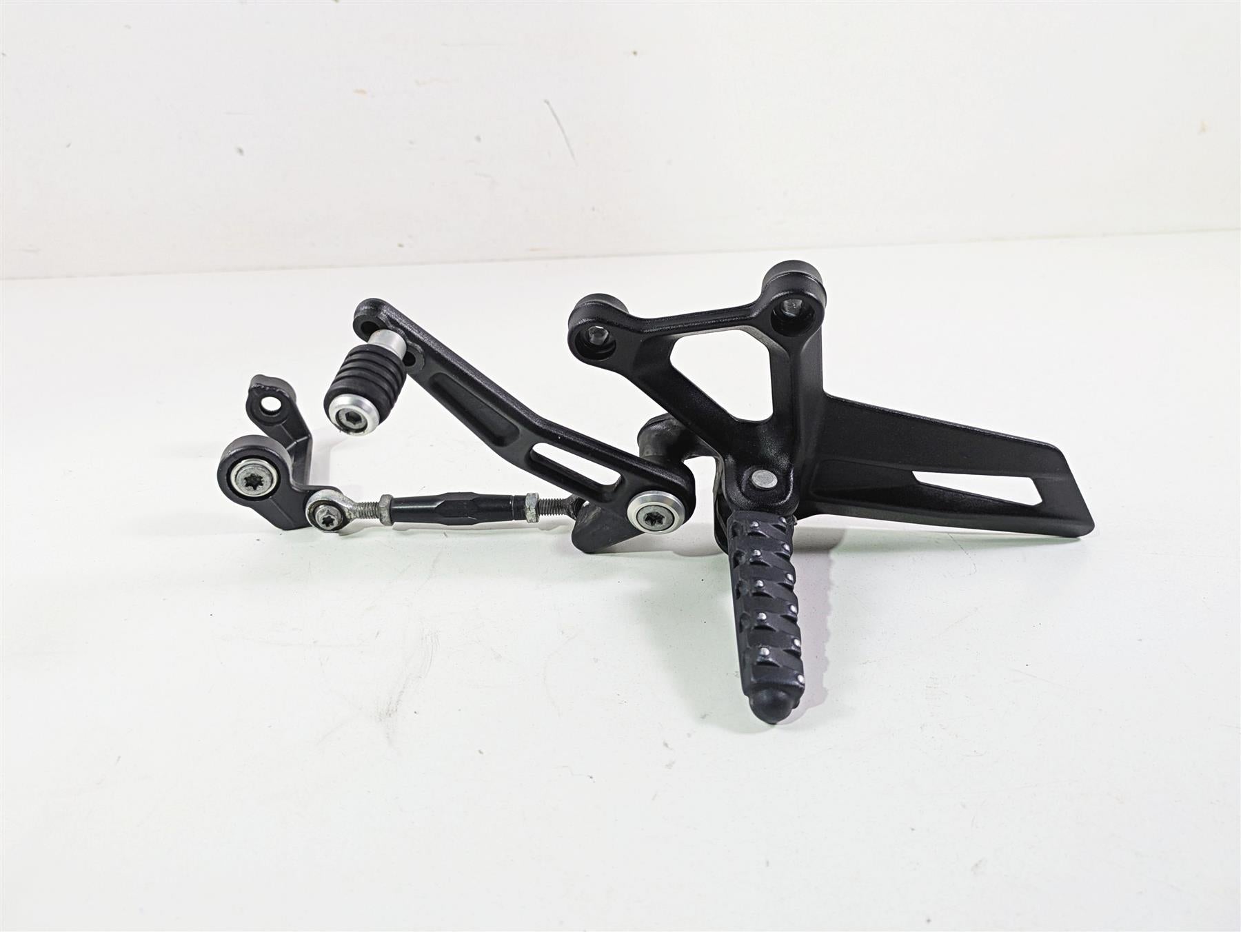 2018 KTM 1290 Super Duke R Left Rider Footpeg & Shift Lever 6130313800033S {{ shop.shopifyCountryName }} - Mototech271