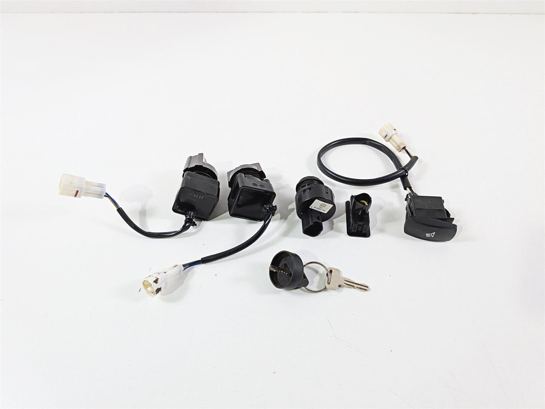 2021 Yamaha YXZ1000R EPS SS SE Ignition Light Awd Switch Key Set 5UG-H2510-00-00 {{ shop.shopifyCountryName }} - Mototech271