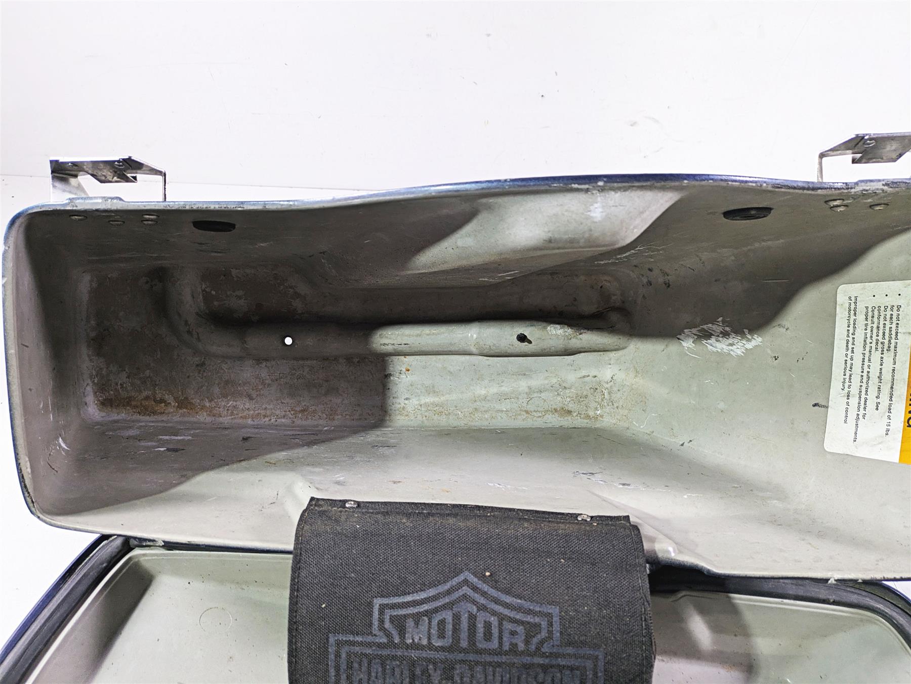 2003 Harley Touring FLHTCUI E-Glide 100th Right Saddle Bag Saddlebag 90752-93 {{ shop.shopifyCountryName }} - Mototech271