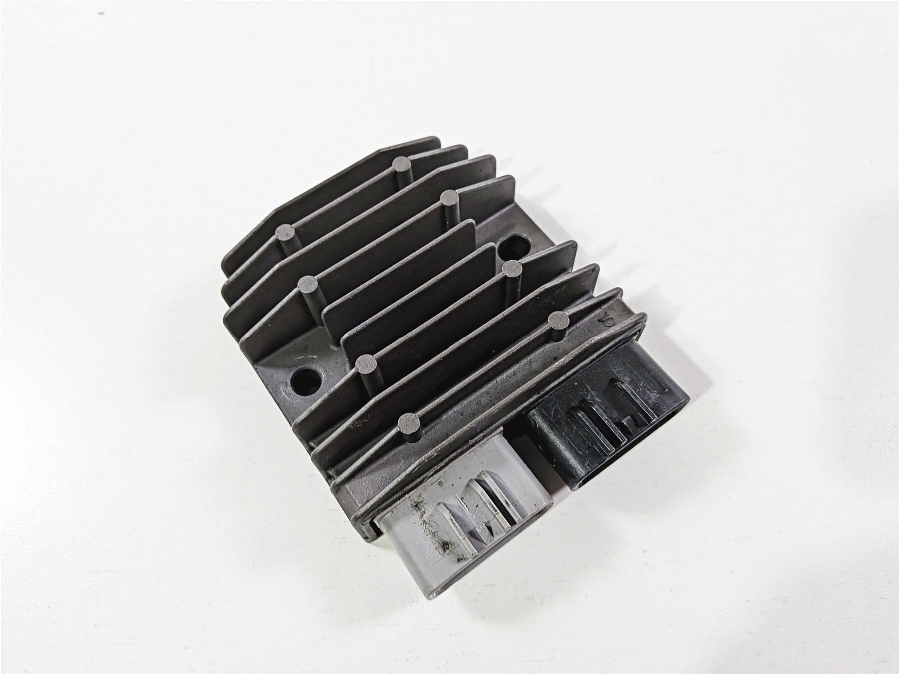 2008 Yamaha YZF R1 RN19 Rectifier Voltage Regulator 1D7-81960-00-00 FH012DA {{ shop.shopifyCountryName }} - Mototech271