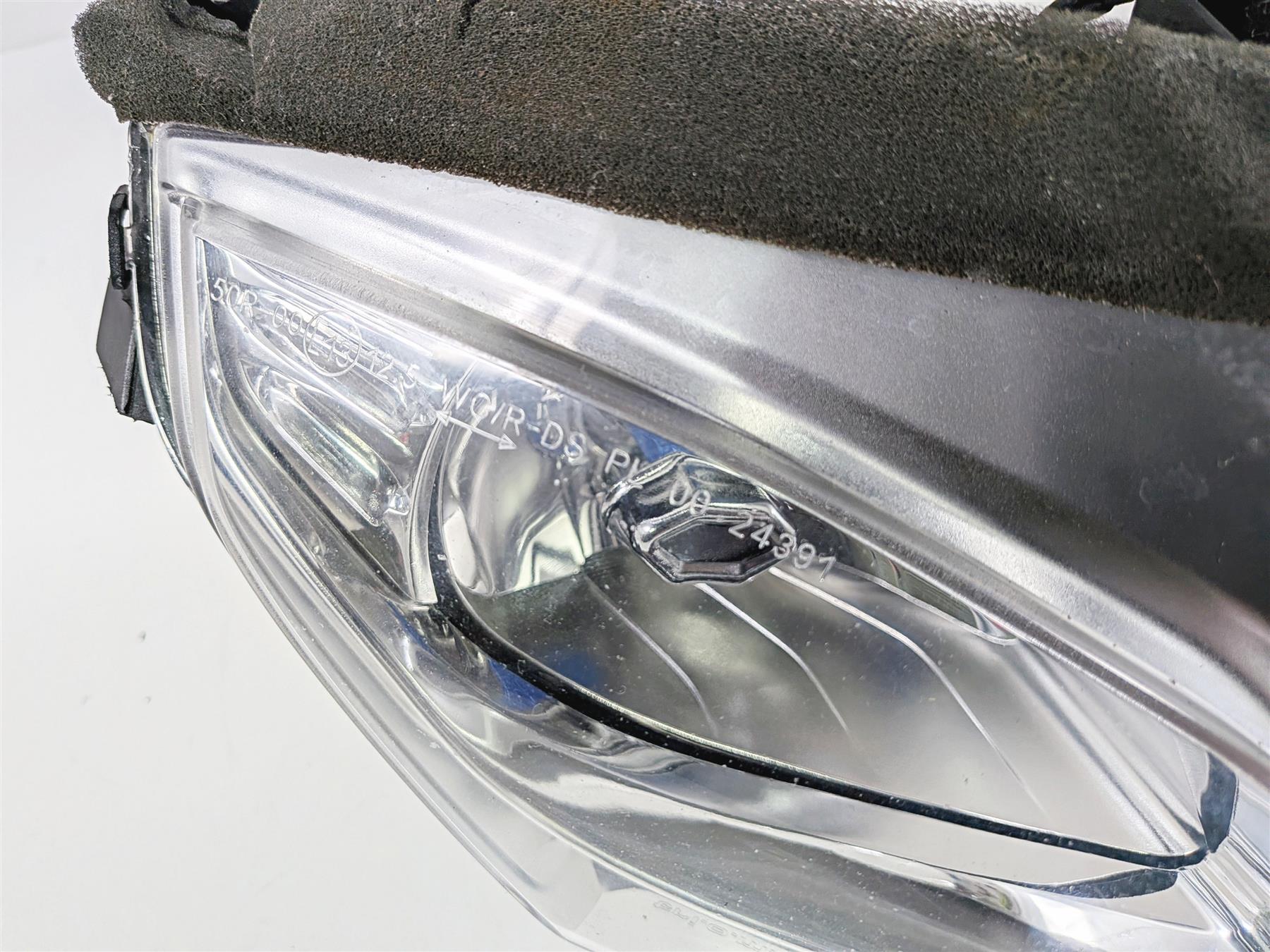 2018 Aprilia RSV4 RR Headlight Head Light Lamp 2D000116 {{ shop.shopifyCountryName }} - Mototech271